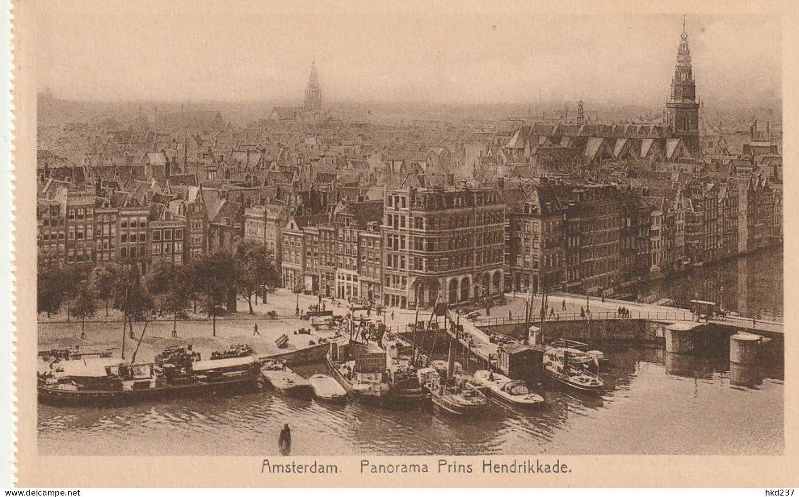 Amsterdam Panorama Prins Hendrikkade Levendig Verkeer Scheepvaart Begin Zeedijk En Warmoesstraat     5020 - Amsterdam