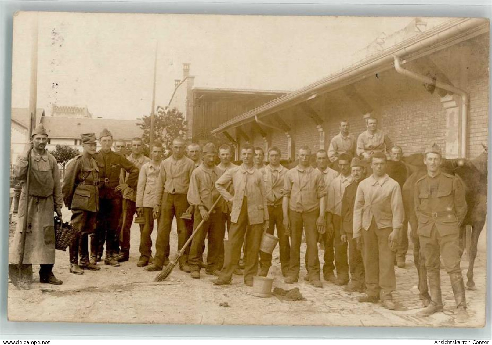 13960706 - Gruppenfoto Thun-Kaserne Eidg. Militaerschulen Uniform - Andere & Zonder Classificatie