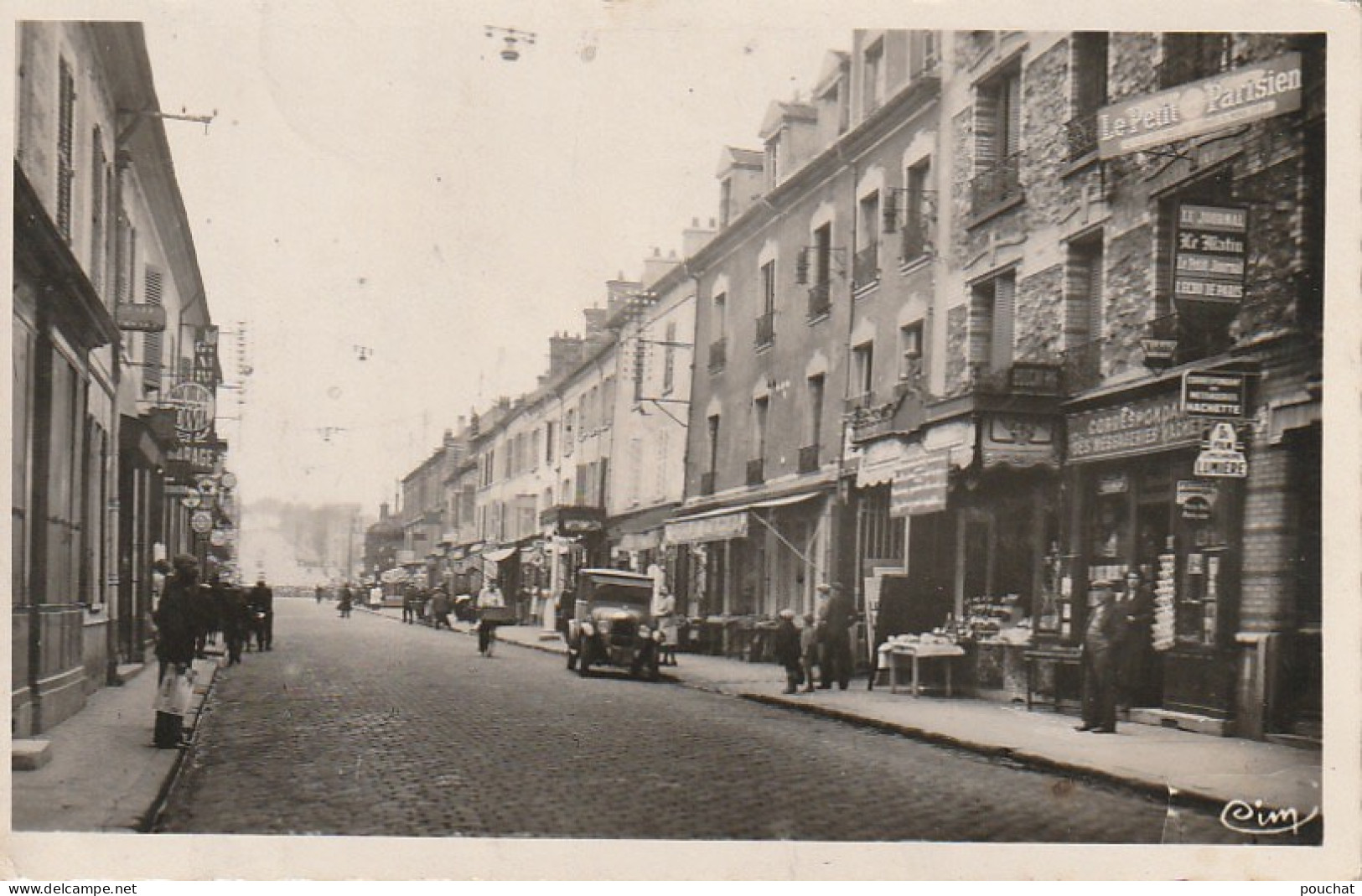 LE 24-(91) ESSONNES - RUE DE PARIS -  CARTE PHOTO - COMMERCES - AUTOMOBILE - 2 SCANS  - Essonnes