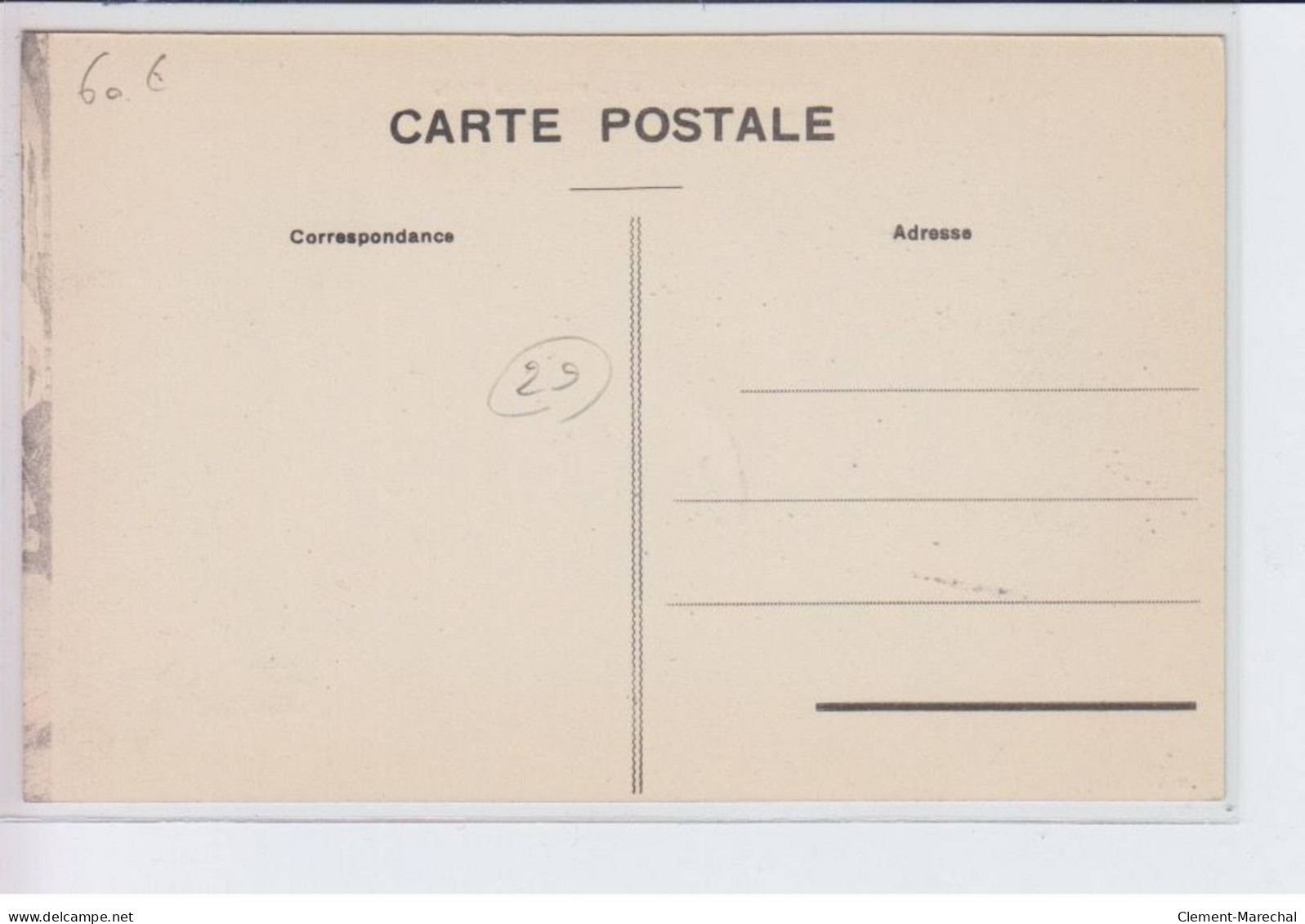 CONCARNEAU: Place De La Mairie à L'arrière Plan, Le Bureau Des Postes Et Télégraphe - Très Bon état - Concarneau