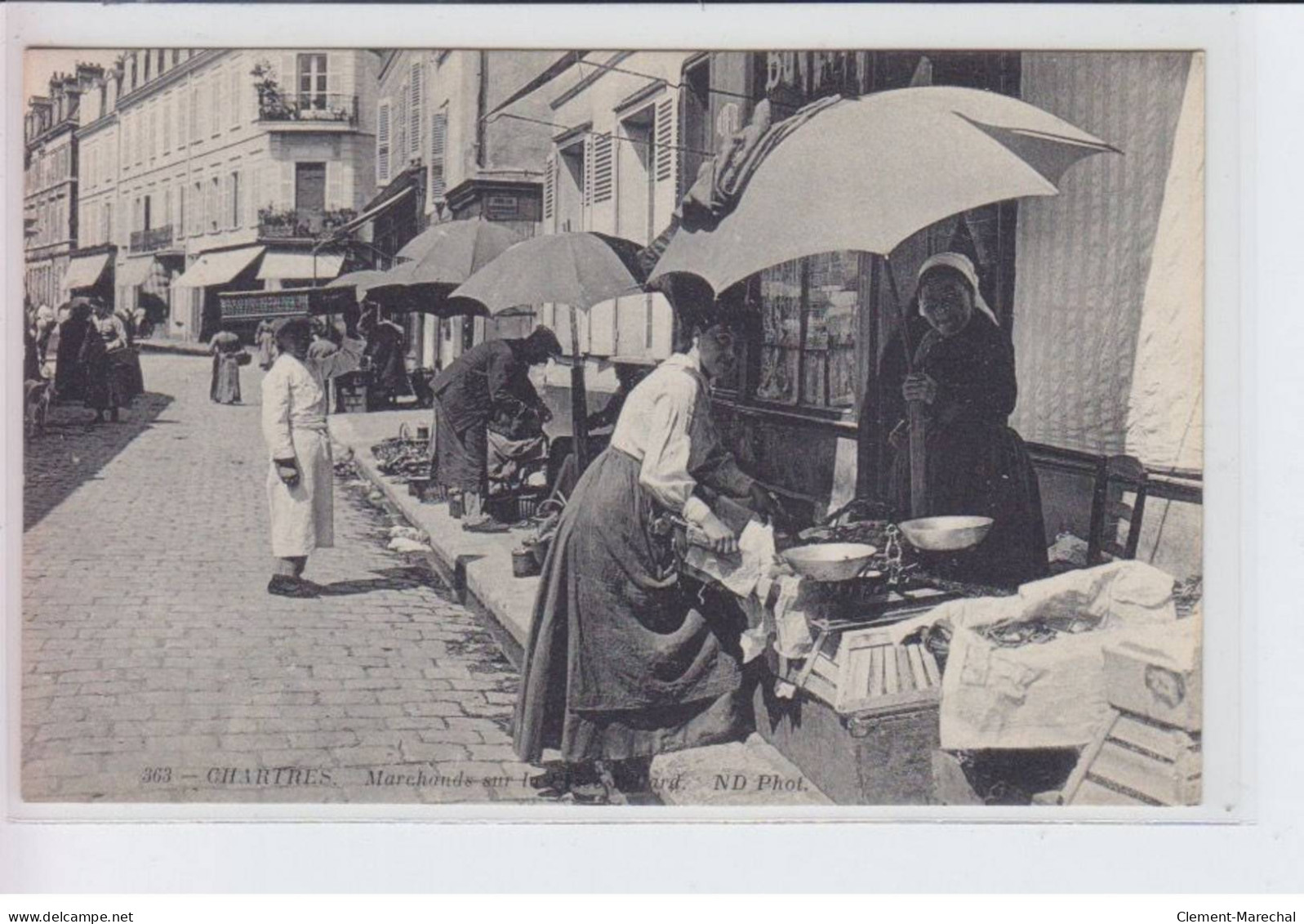 CHARTRES: Marchandes Sur La Place Billard - Très Bon état - Chartres