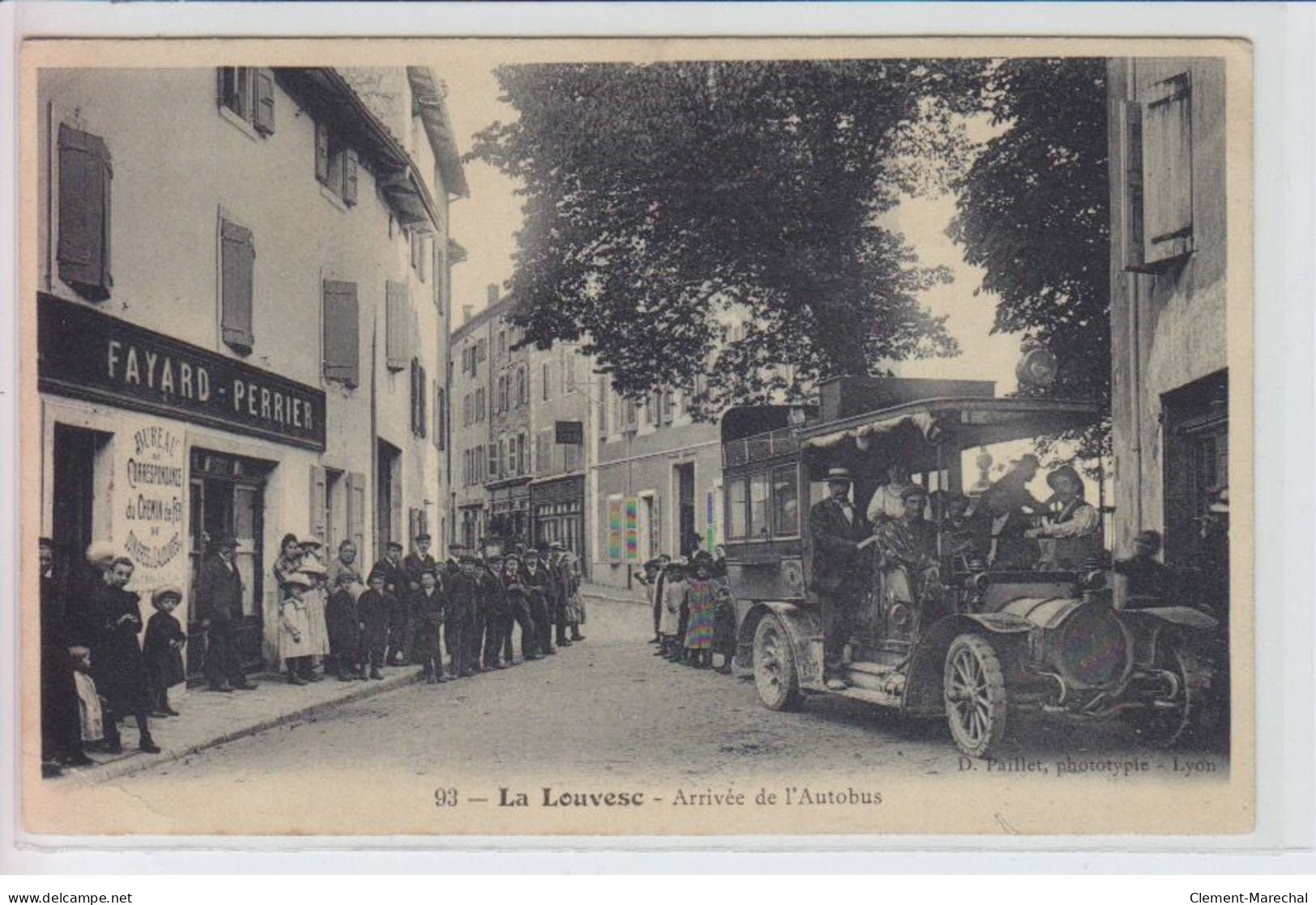 LA LOUVESC - Arrivée De L'autobus - état - La Louvesc