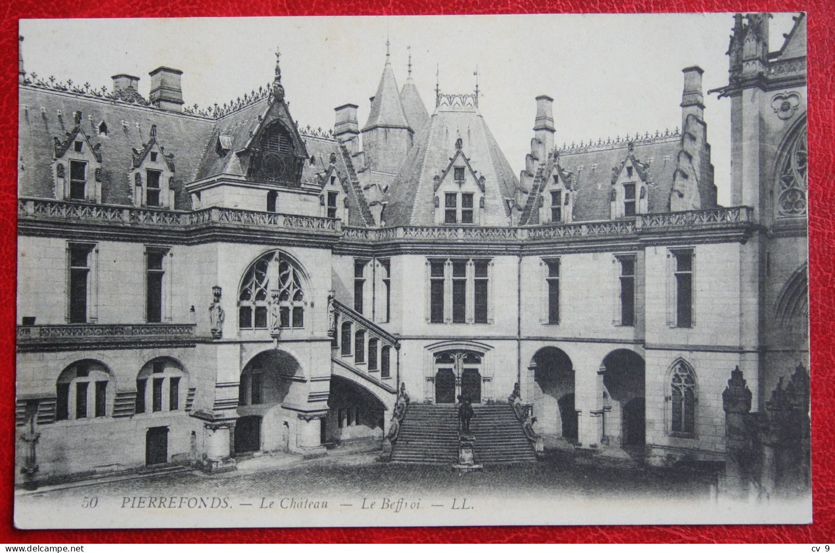 CP CHATEAU DE PIERREFONDS Le Chateau Le Beffroi France Vierge C441 - Pierrefonds