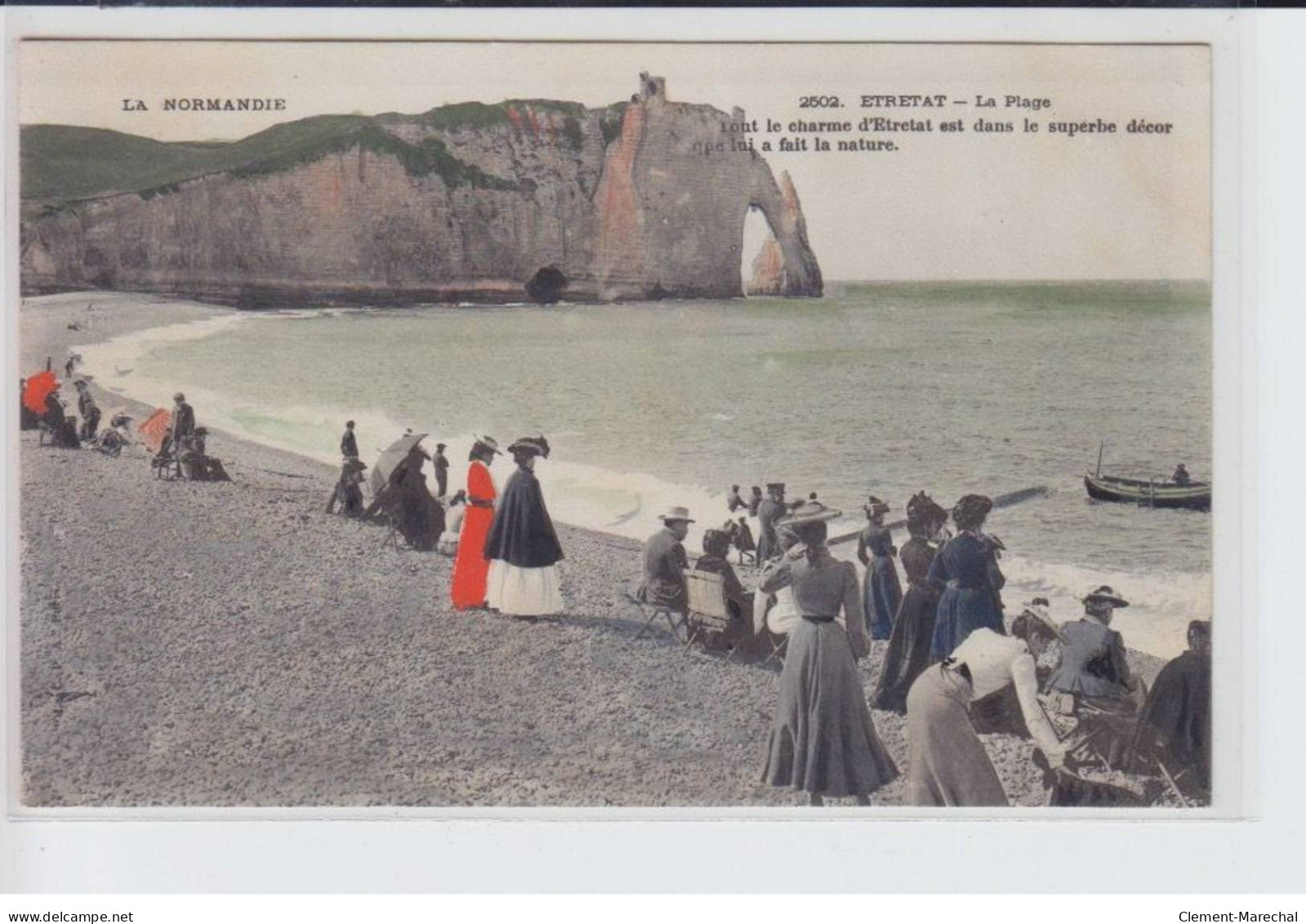 ETRETAT: La Plage Tout Le Charme D'etretat Dans Le Superbe Décor Que Lui A Fait La Nature-rare En Couleur- Très Bon état - Etretat