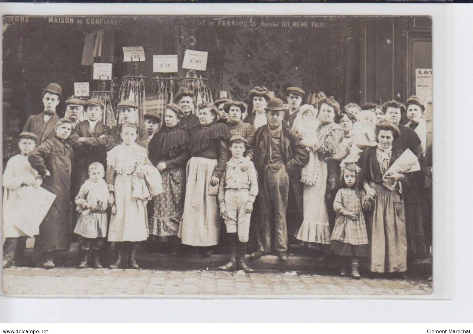 FRANCE: Maison De Confiance, Textiles, Groupe De Personnes - Très Bon état - Fotos