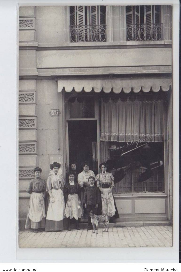 FRANCE: Marie Clerfeuille, Personnages Devant Leur Boutique De Chapeaux, Chien - Très Bon état - Photos