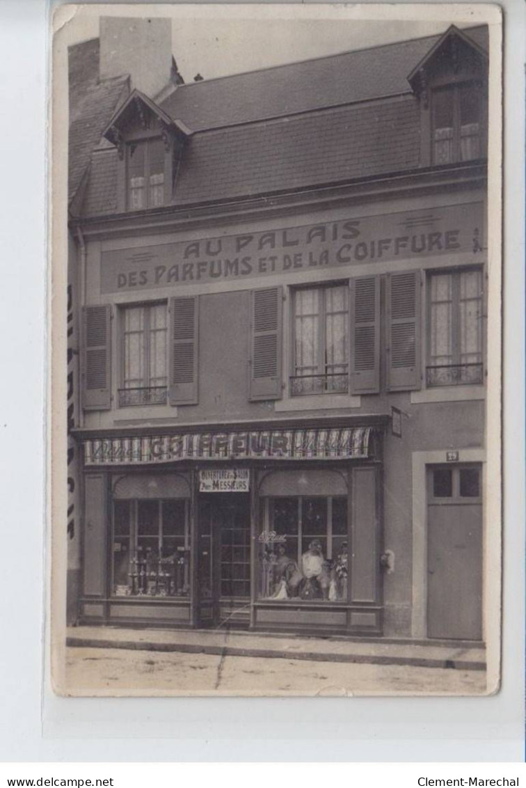 FRANCE: Coiffeur Au Palais Des Parfums Et De La Coiffure, E. Rueil - état - Fotos