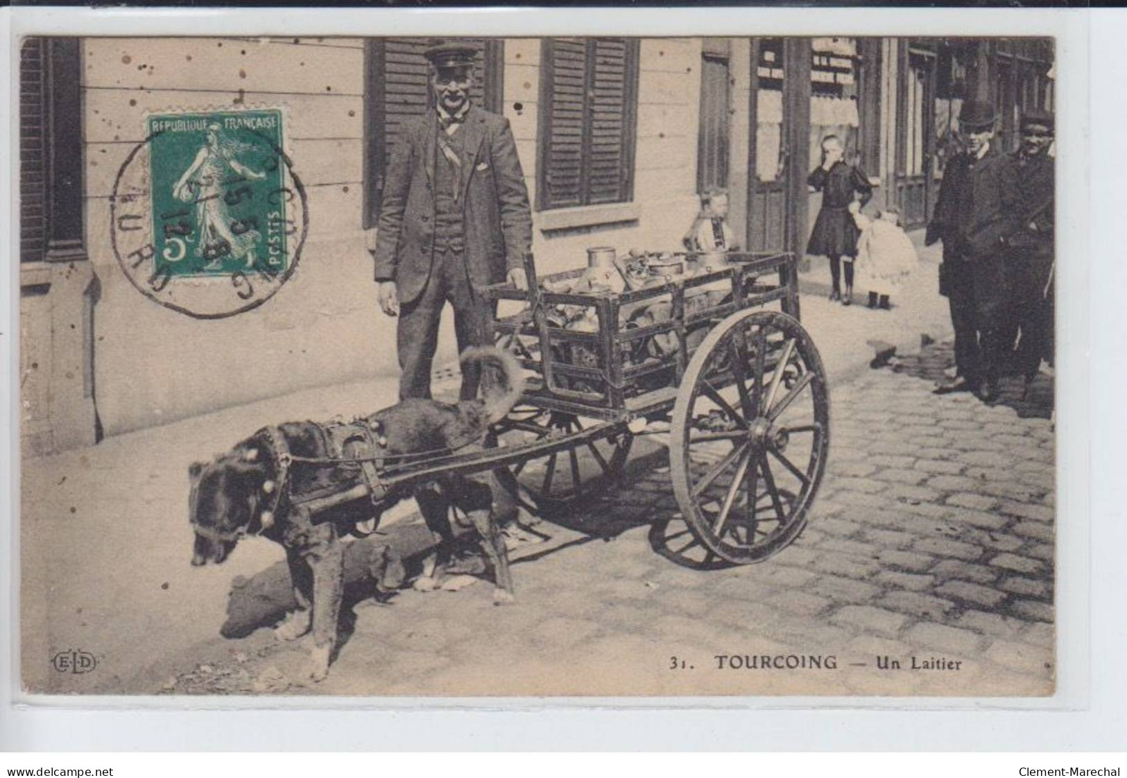 TOURCOING: Un Laitier (voiture à Chien) - état - Tourcoing