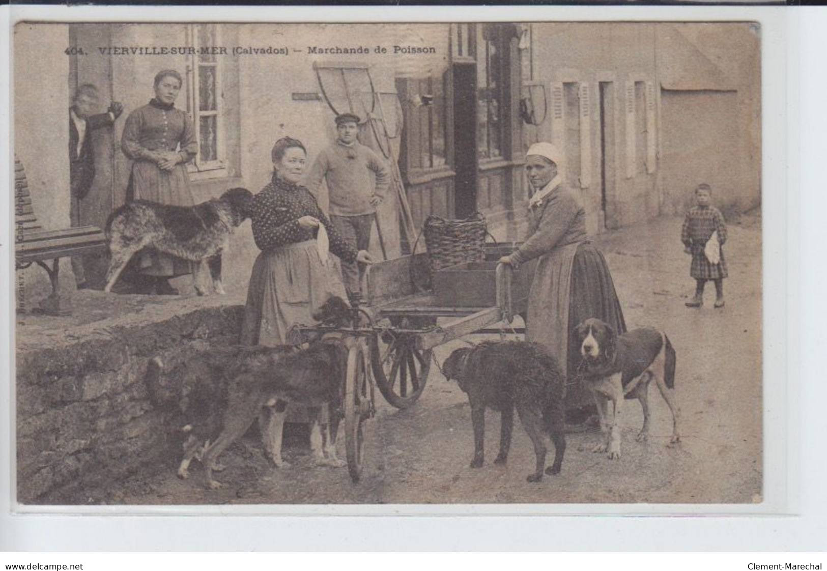 VIERVILLE-sur-MER: Marchande De Poisson, Voiture à Chiens - état - Autres & Non Classés