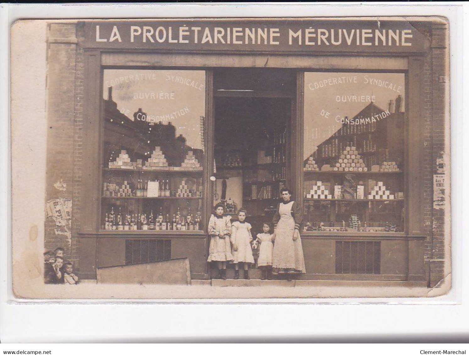 MERU - Carte Photo - Avenue Victor HUGO - LA PROLETARIENNE Méruvienne - état - Meru