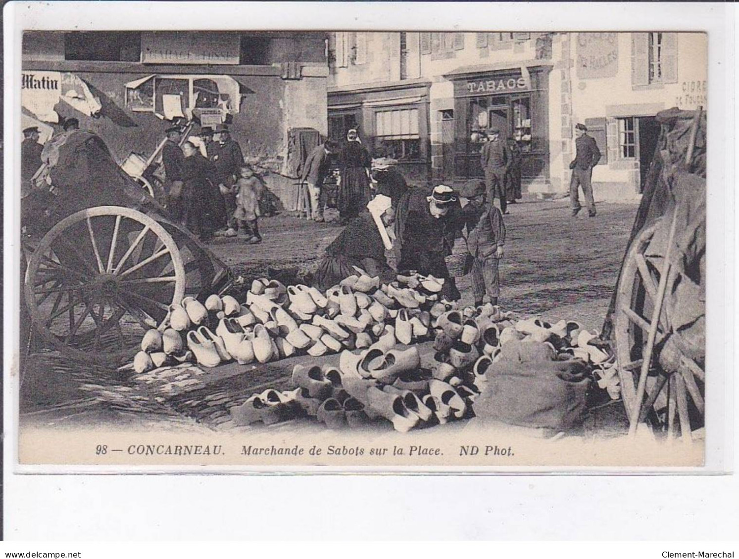 CONCARNEAU: Marchande De Sabots Sur La Place - Très Bon état - Concarneau