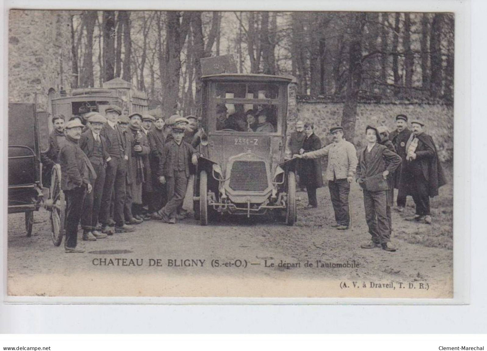 BRIIS SOUS FORGES: Château De Bligny Le Départ De L'automobile, Autobus - Très Bon état - Briis-sous-Forges