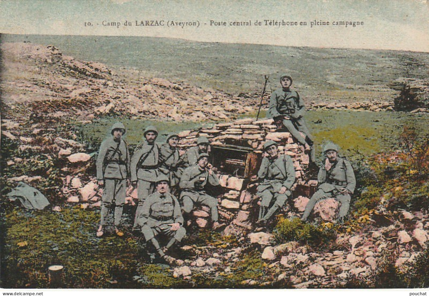 HO Nw (10) GUERRE 1914/18 - CAMP DU LARZAC ( 12 ) - POSTE CENTRAL DE TELEPHONE EN PLEINE CAMPAGNE - CARTE COLORISEE - Matériel