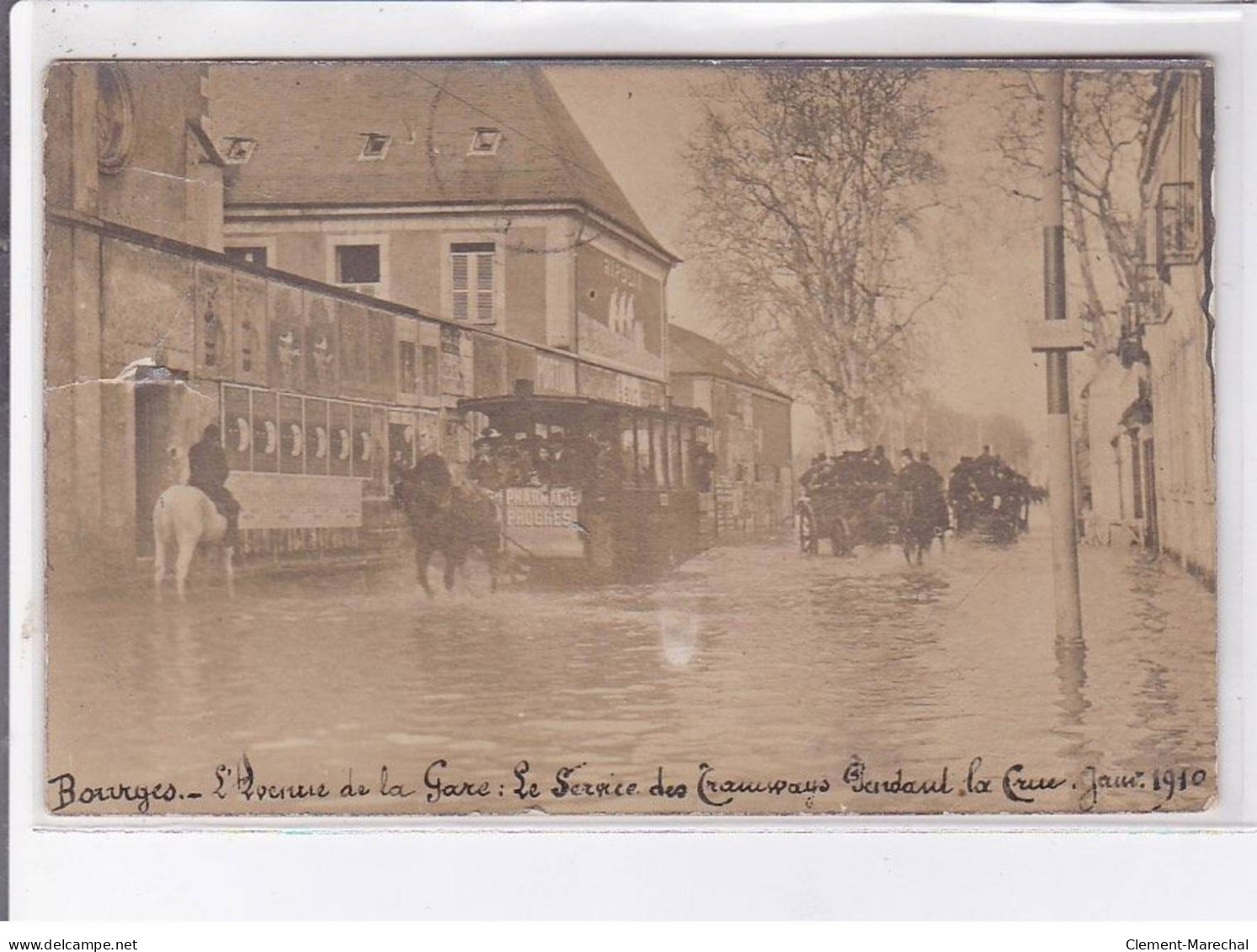 BOURGES: L'avenue De La Gare, Le Service Des Tramways Pendant La Crue Janvier 1910 - état - Bourges