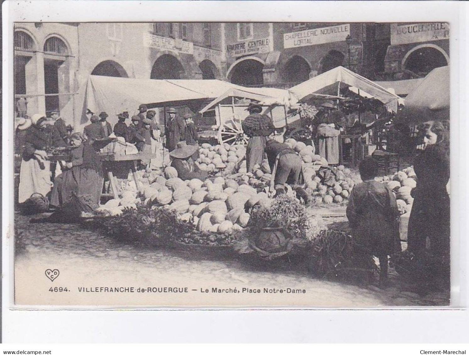 VILLEFRANCHE-de-ROUERGUE: Le Marché Place Notre-dame - Très Bon état - Villefranche De Rouergue