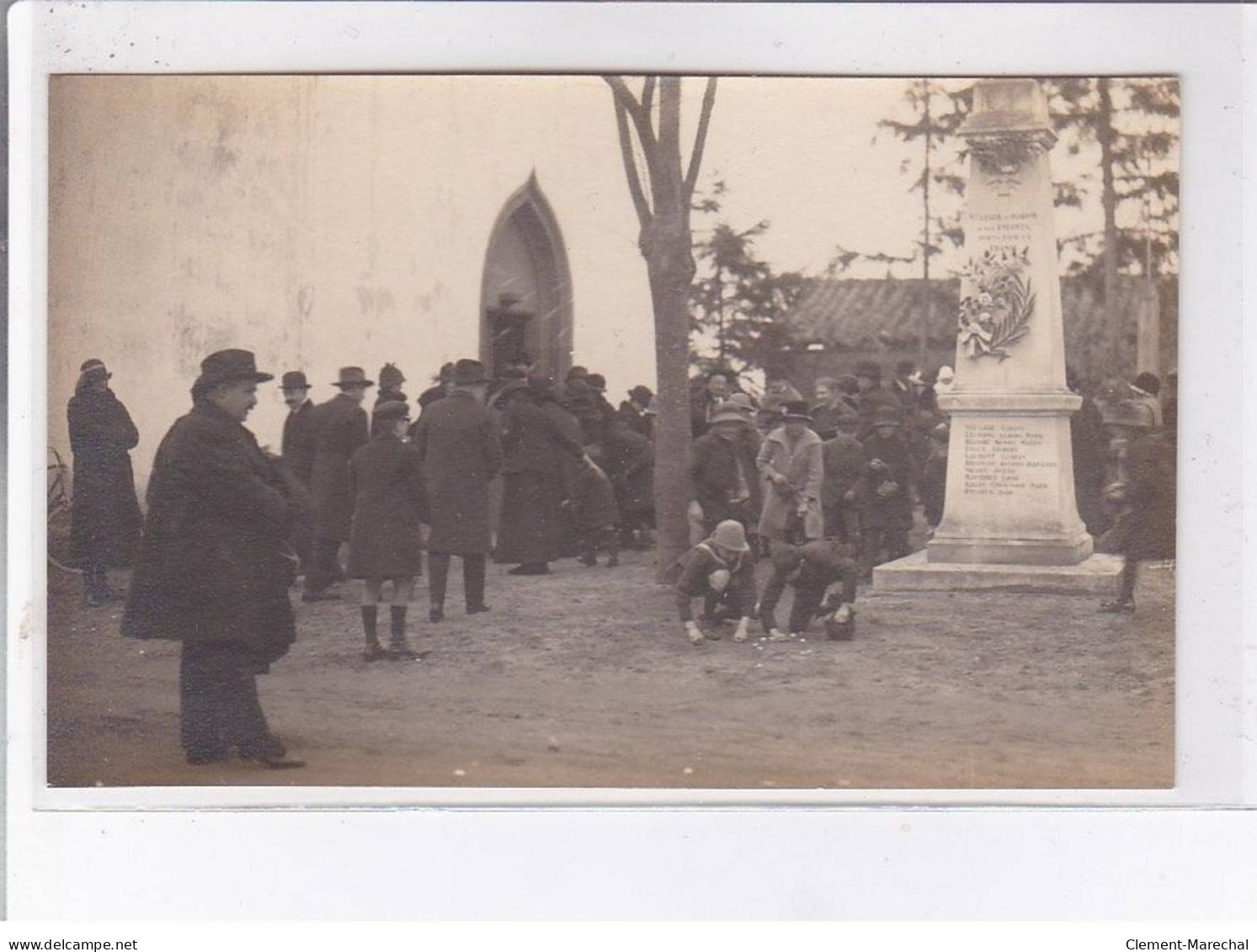 SAINT-LEGER-sur-ROANNE: 4CPA Monument Aux Morts, église - Très Bon état - Autres & Non Classés