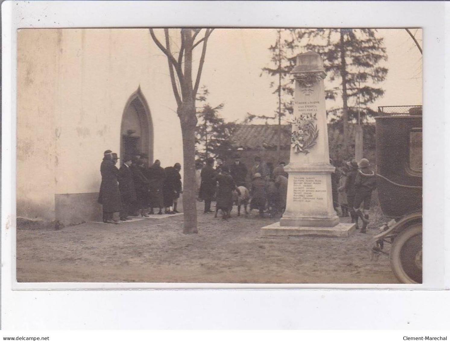 SAINT-LEGER-sur-ROANNE: 4CPA Monument Aux Morts, église - Très Bon état - Autres & Non Classés