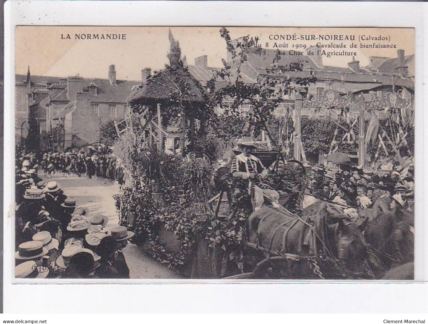 CONDE-sur-NOIREAU: Fête Du 8 Août 1909 Cavalcade De Bienfaisance Le Char Du Laboureur, 12 CPA - Très Bon état - Autres & Non Classés