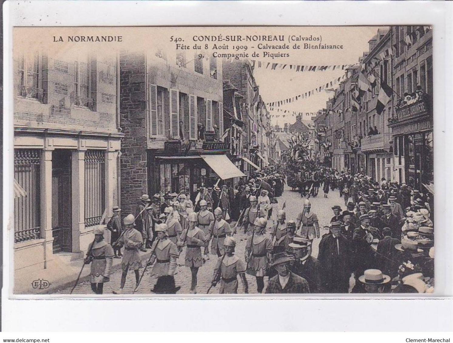 CONDE-sur-NOIREAU: fête du 8 août 1909 cavalcade de bienfaisance le char du laboureur, 12 CPA - très bon état