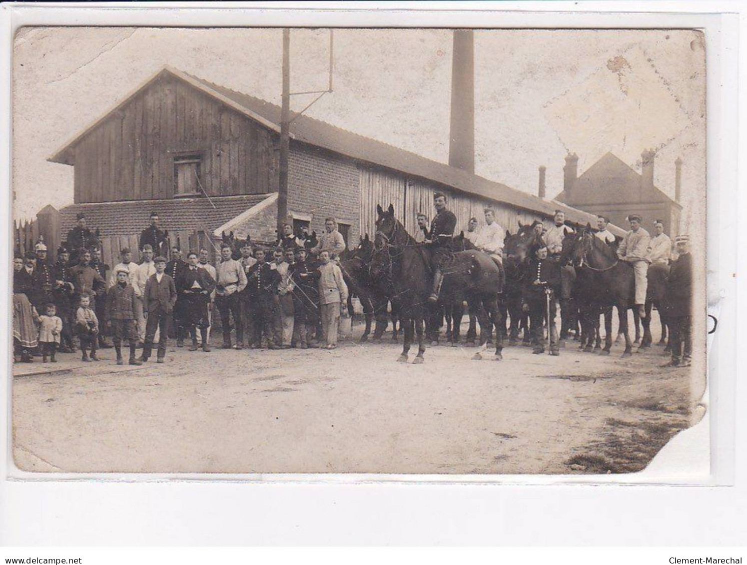 MERU - Carte Photo - Soldtas Au Repos Au Fond De La Villa Belle Vue De La Fonderie - état - Meru