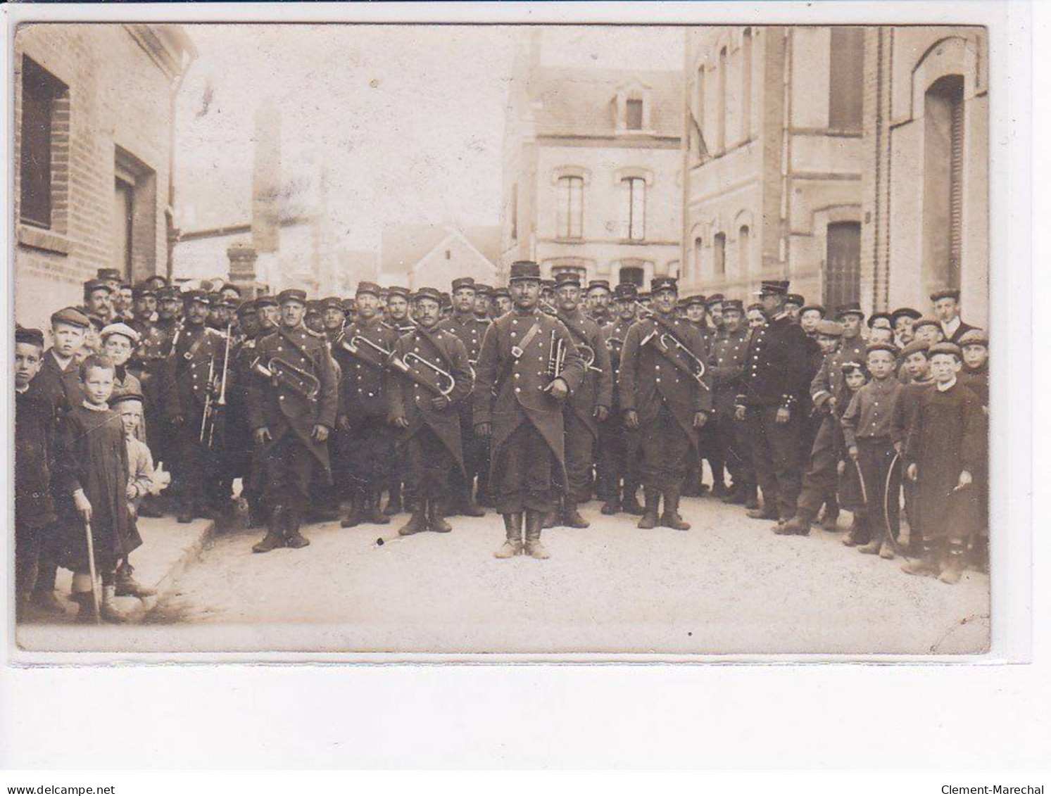 MERU - Carte Photo - Militaires - Grèves - Très Bon état - Meru