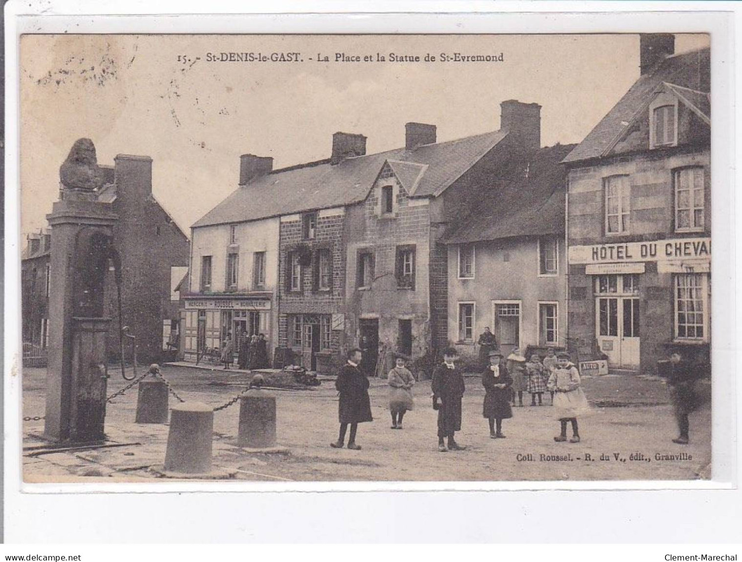 SAINT-DENIS-le-GAST: La Place Et La Statue De Saint-evremond - état - Andere & Zonder Classificatie