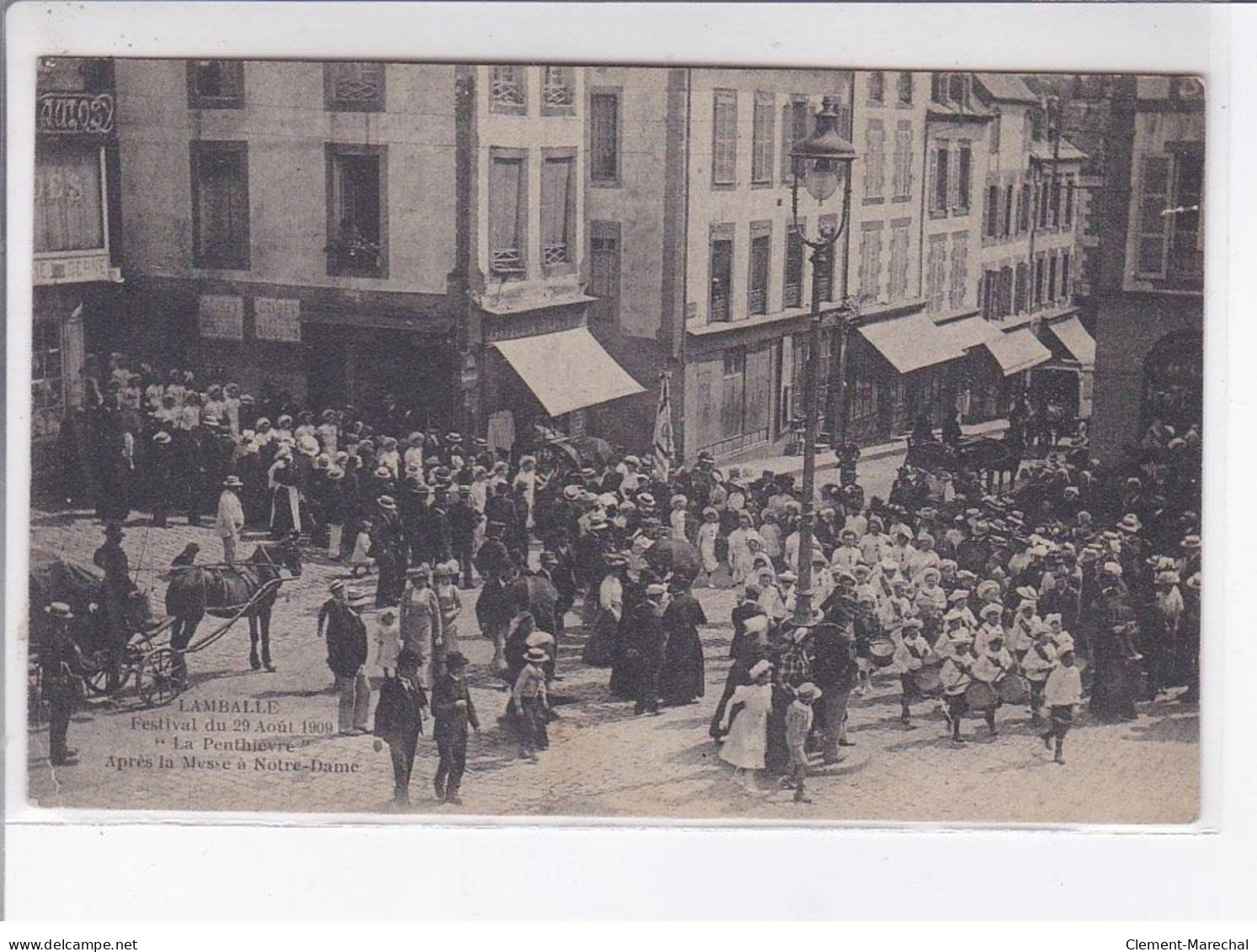 LAMBALLE: Festival Du 29 Août 1909 "la Penthièvre" Après La Messe à Notre-dame - état - Lamballe