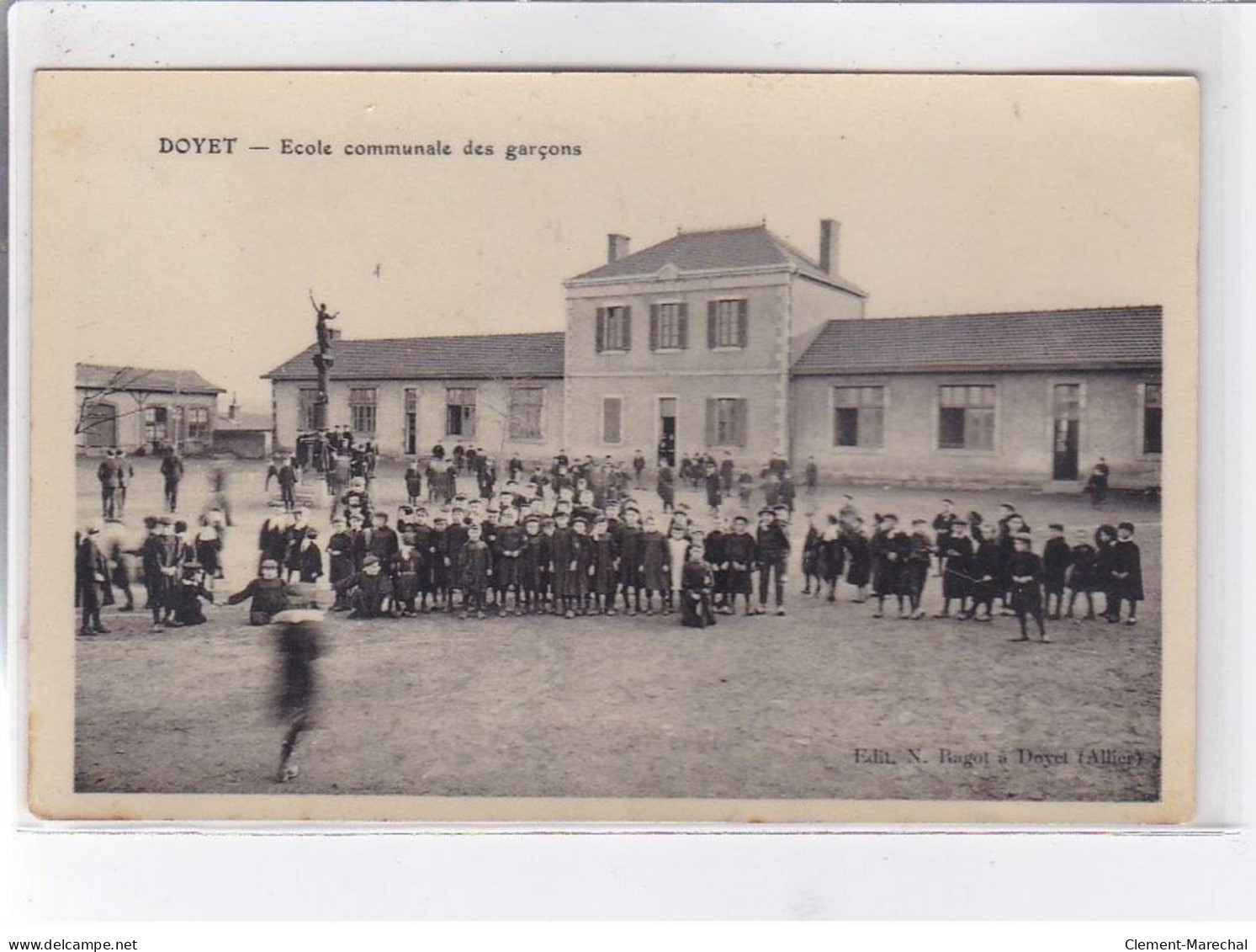 DOYET: école Communal Des Garçons - Très Bon état - Andere & Zonder Classificatie