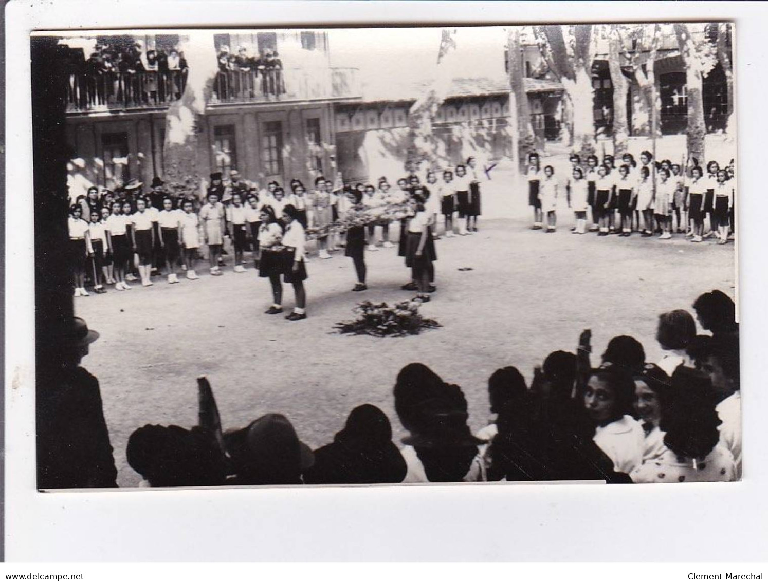 BEZIERS: ames vaillantes P.I.C. 12 CPA - très bon état