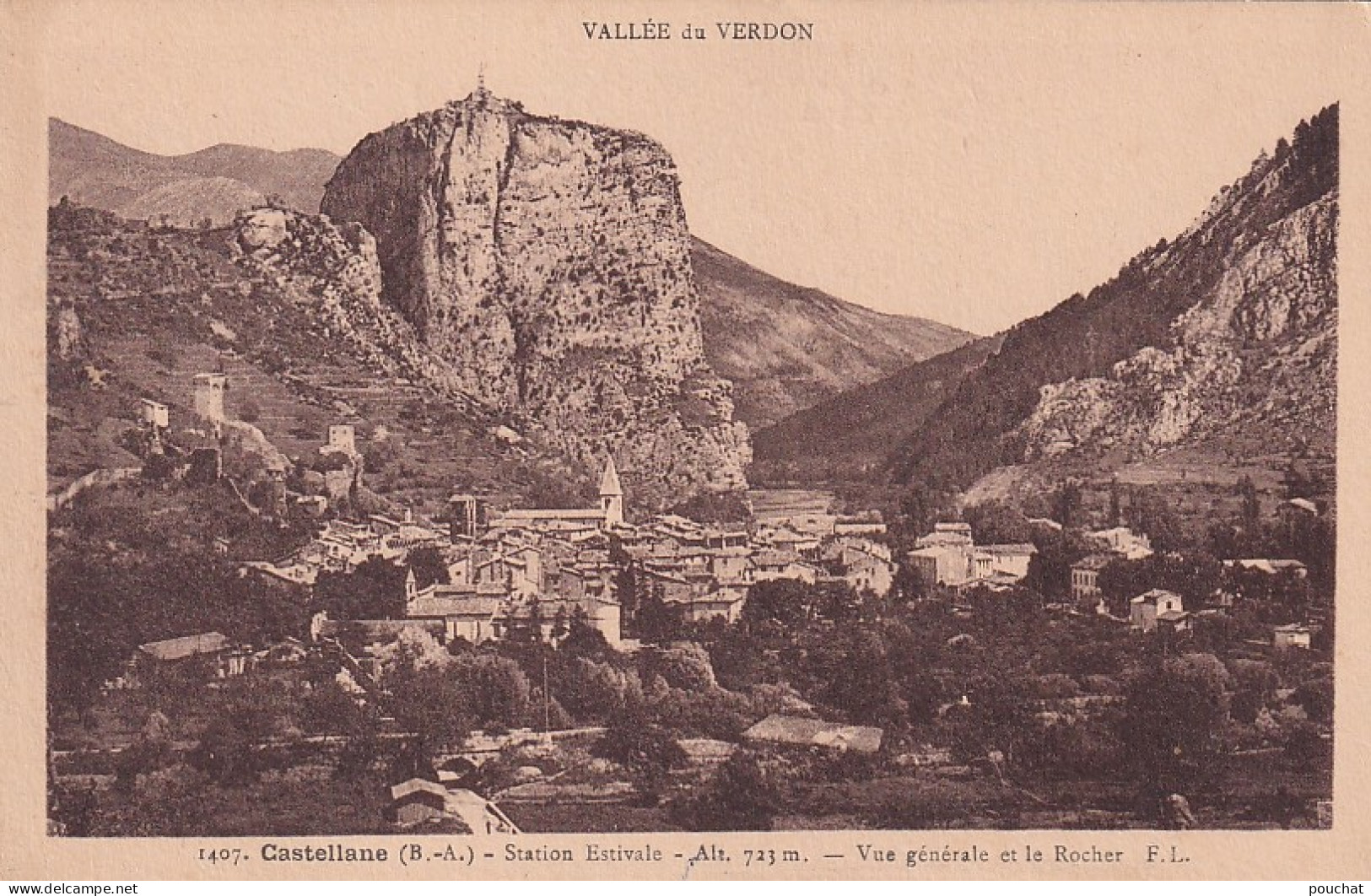 JA 32-(04) CASTELLANE - VUE GENERALE ET LE ROCHER - Castellane