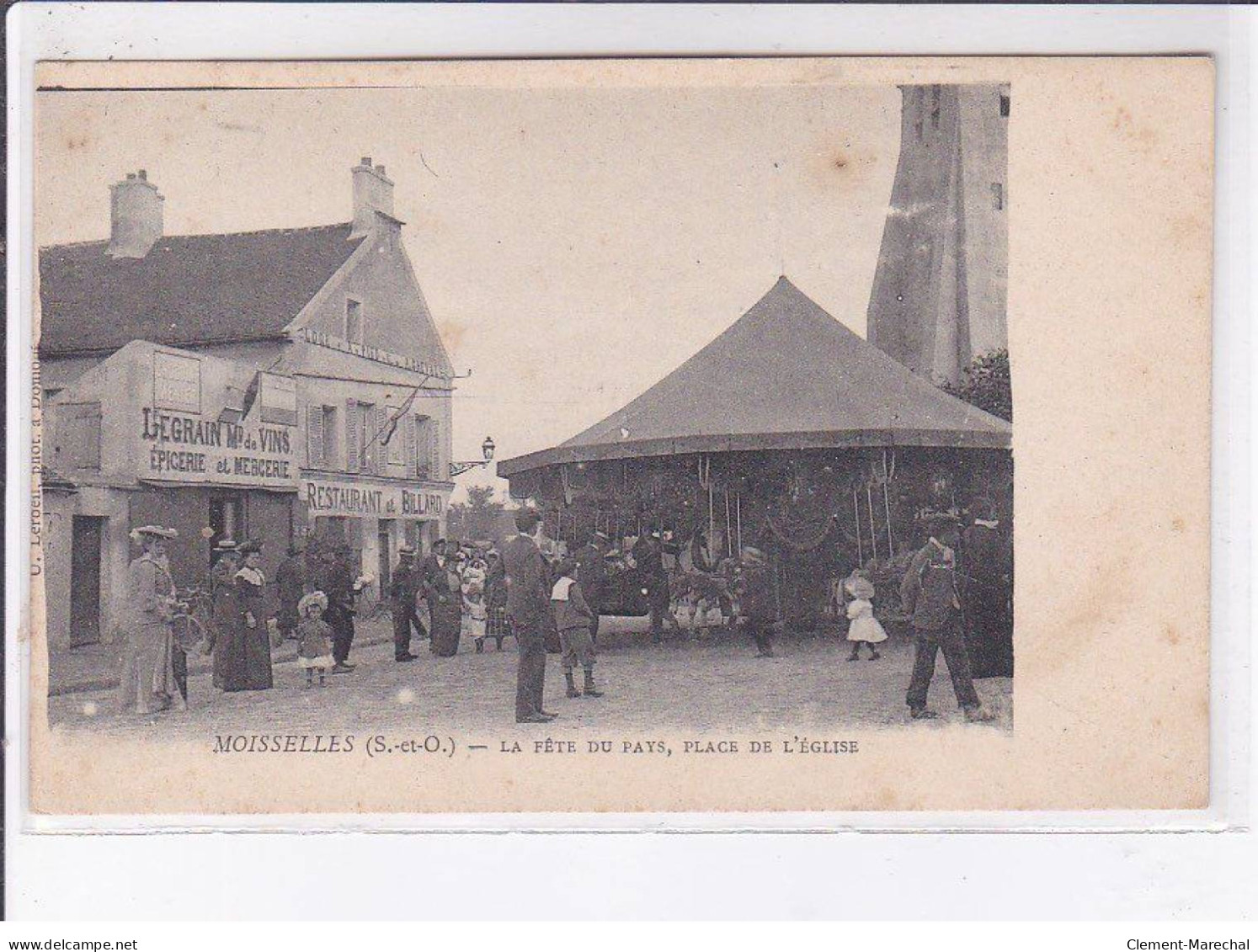 MOISSELLES: La Fête Du Pays Place De L'église - état - Moisselles