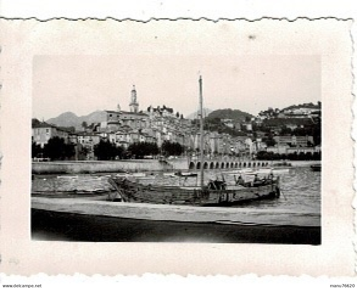 Ref 1 - Photo : Le Vieux Menton Et Le Port, Alpes Maritimes - France . - Europe