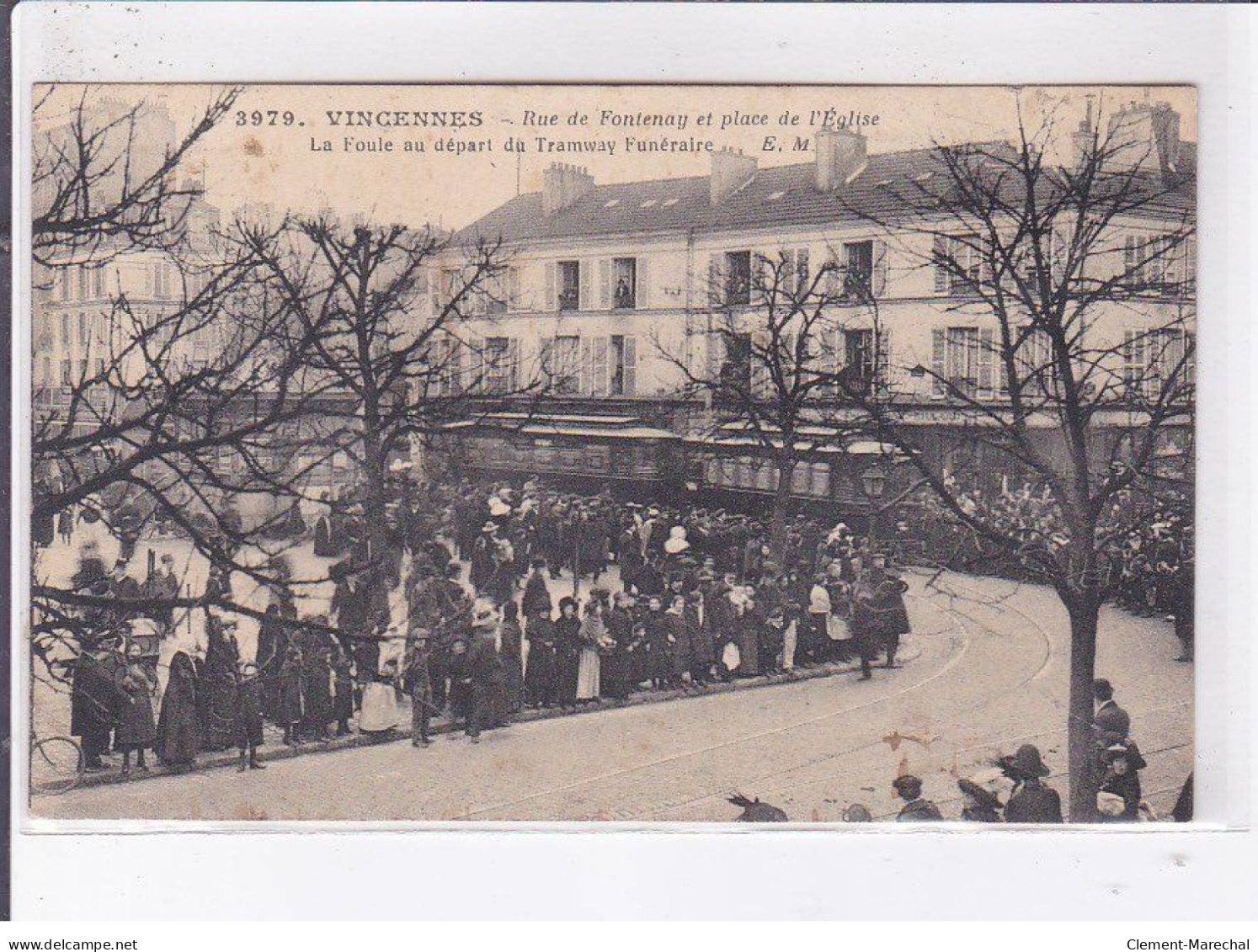 VINCENNES: Rue De Fontenay Et Place De L'église La Foule Au Départ Du Tramway Funéraire - Très Bon état - Vincennes