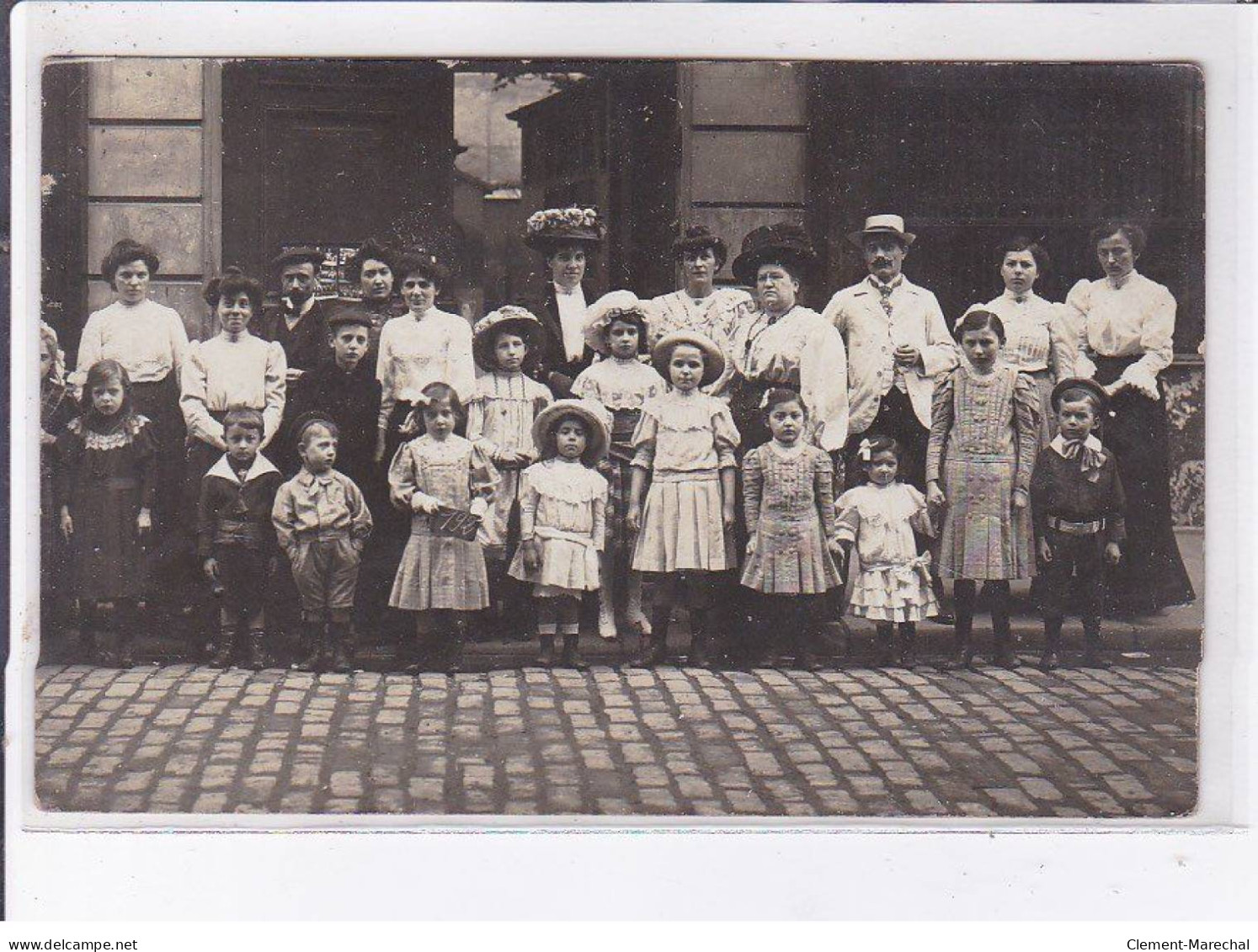 SAINT-DENIS: Groupe De Personnes - Très Bon état - Saint Denis