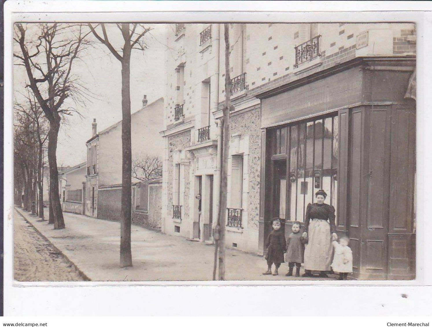 LE PERREUX: Perosnnages Dans La Rue Façe à Un Commerce - Très Bon état - Le Perreux Sur Marne