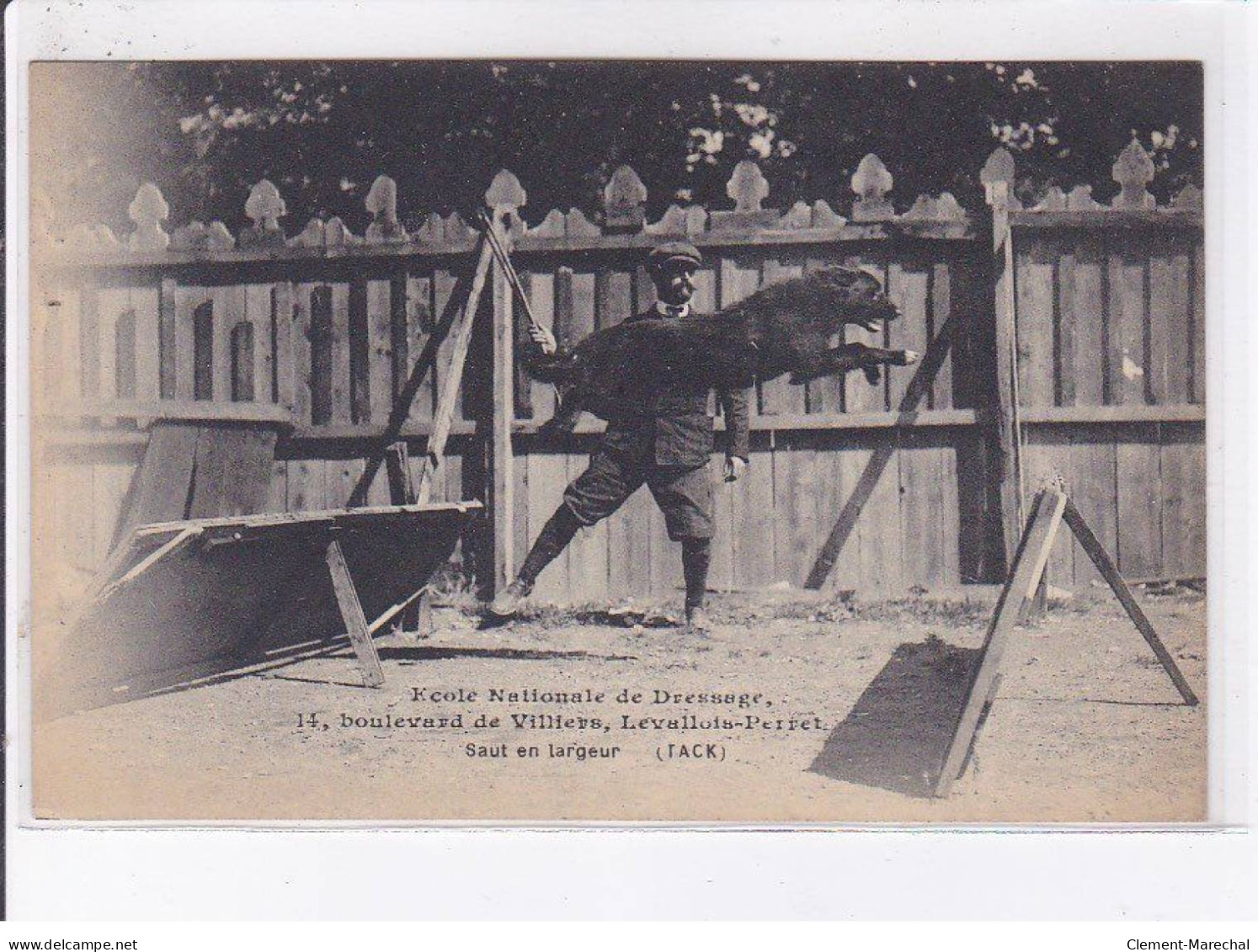 LEVALLOIS-PERRET: école Nationale De Dressage, Saut En Largeur - Très Bon état - Levallois Perret