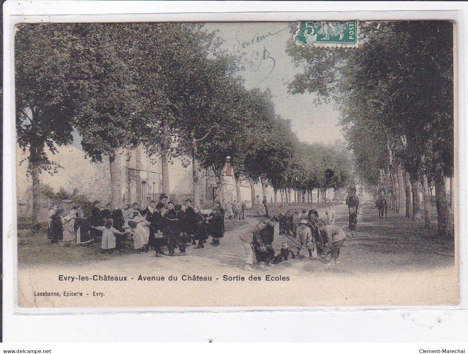 EVRY-les-CHATEAUX: Avenue Du Château Sortie Des écoles - état - Autres & Non Classés