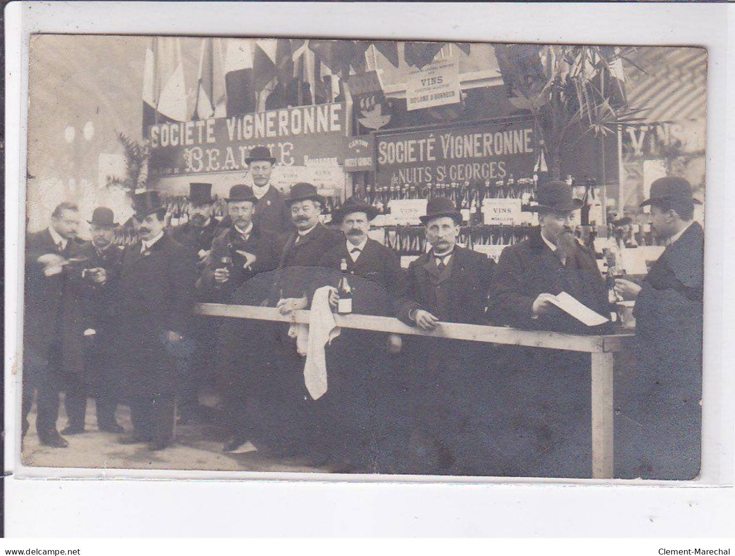 NUITS-SAINT-GEORGES: Carte Photo Du Stand De La Société Vigneronne Be Beaune - Vins, Exposition - Très Bon état - Nuits Saint Georges