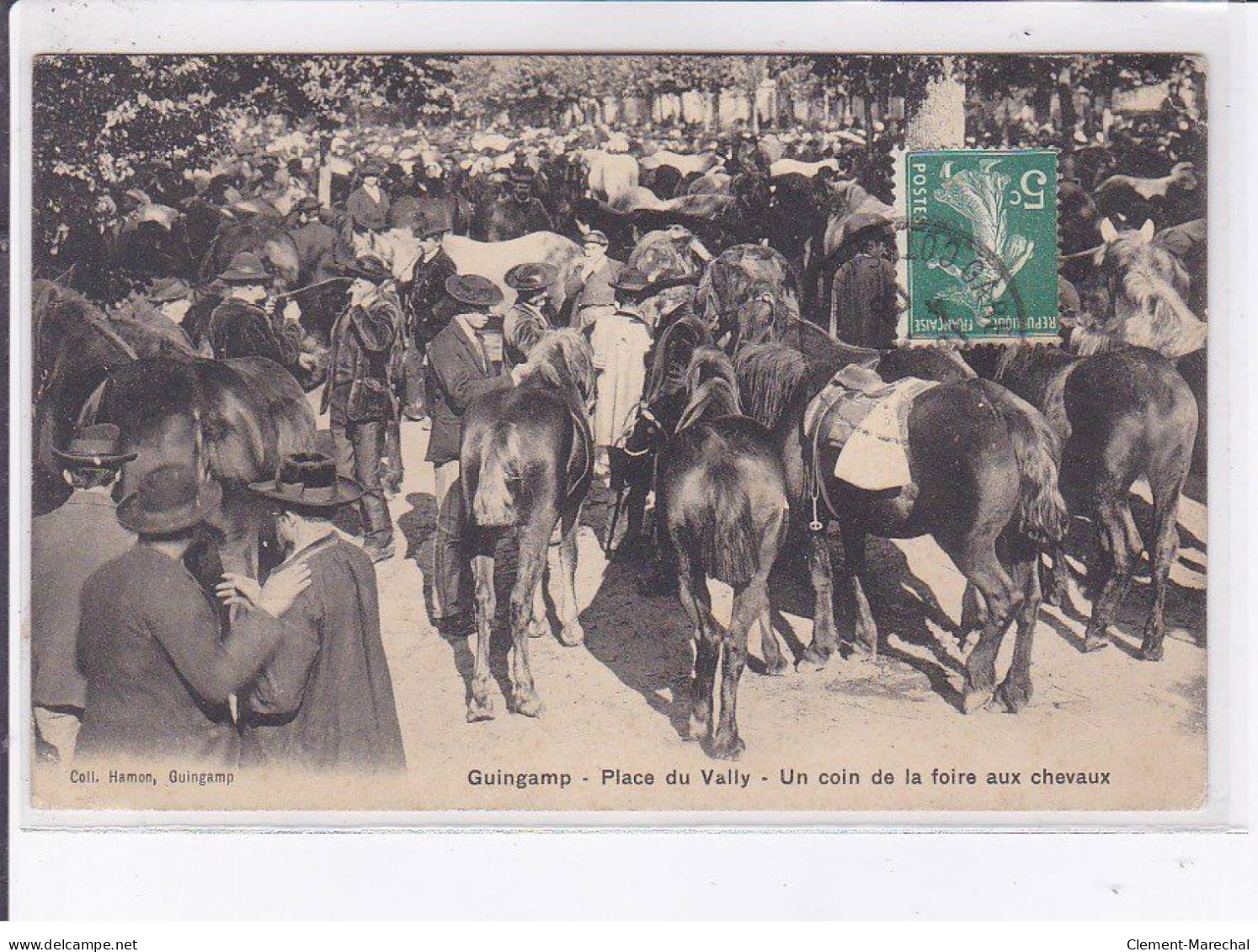 GUINGAMP: Place Du Vally, Un Coin De La Foire Aux Chevaux - état - Guingamp