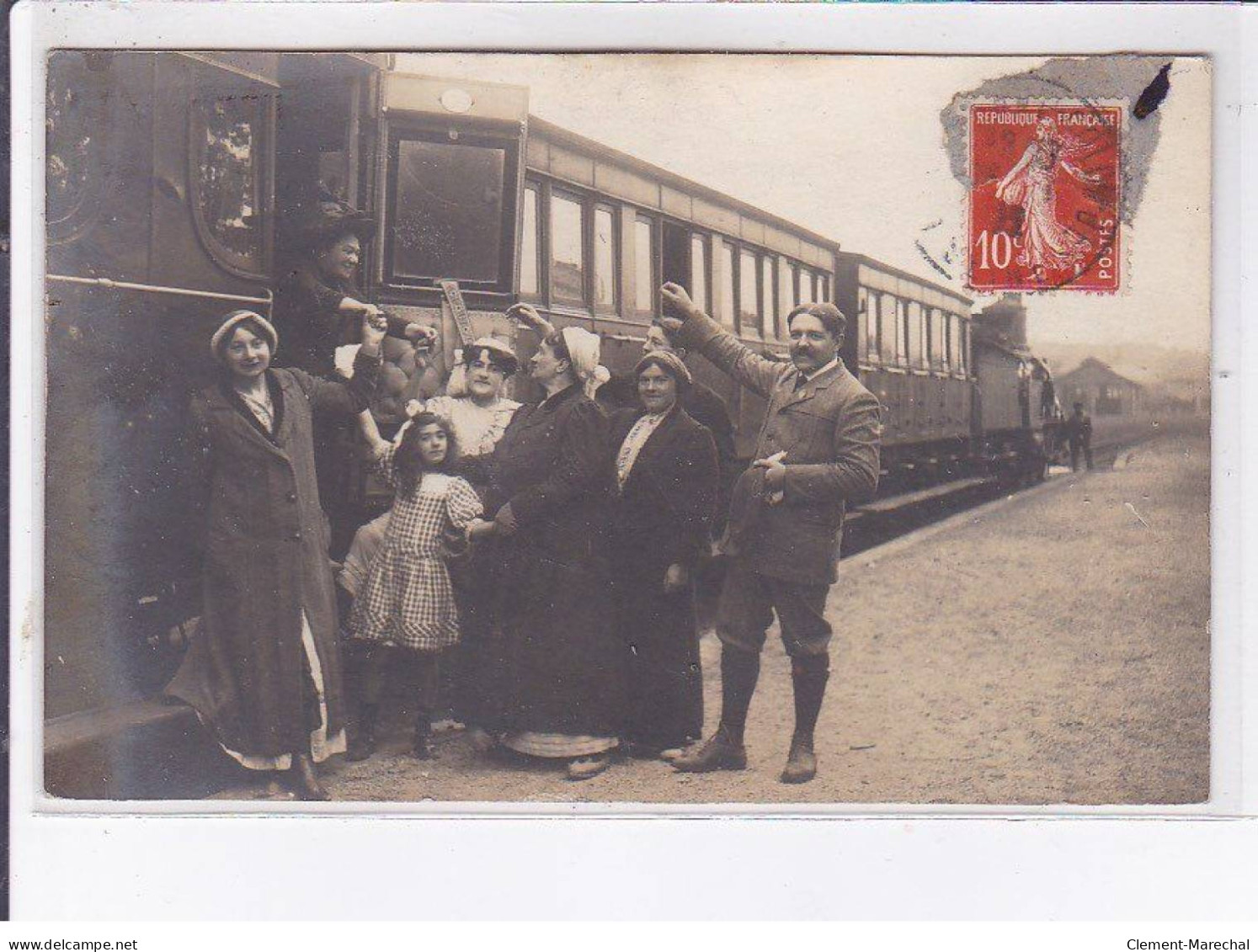 LA GARENNE-COLOMBES: Train En Gare - Très Bon état - La Garenne Colombes