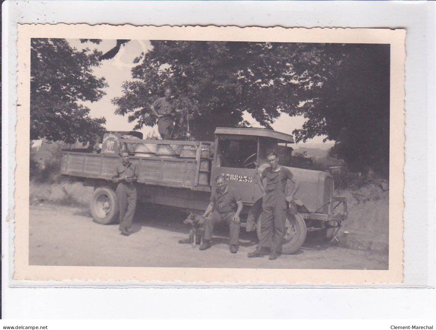 SAINT-SULPICE-LAURIERE: Camion De Livraison - Très Bon état - Autres & Non Classés