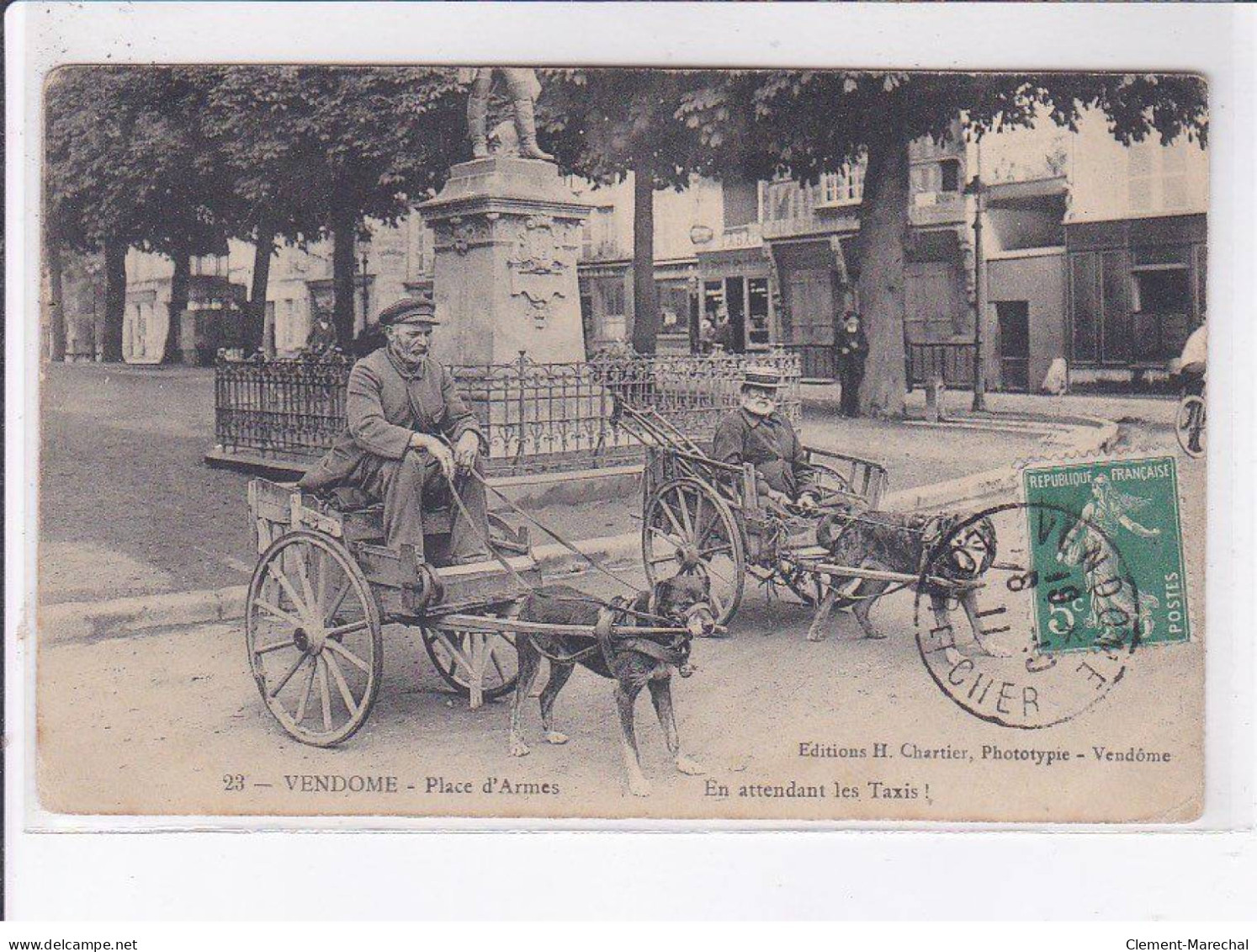 VENDOME: Place D'armes, Voiture à Chien - Très Bon état - Vendome