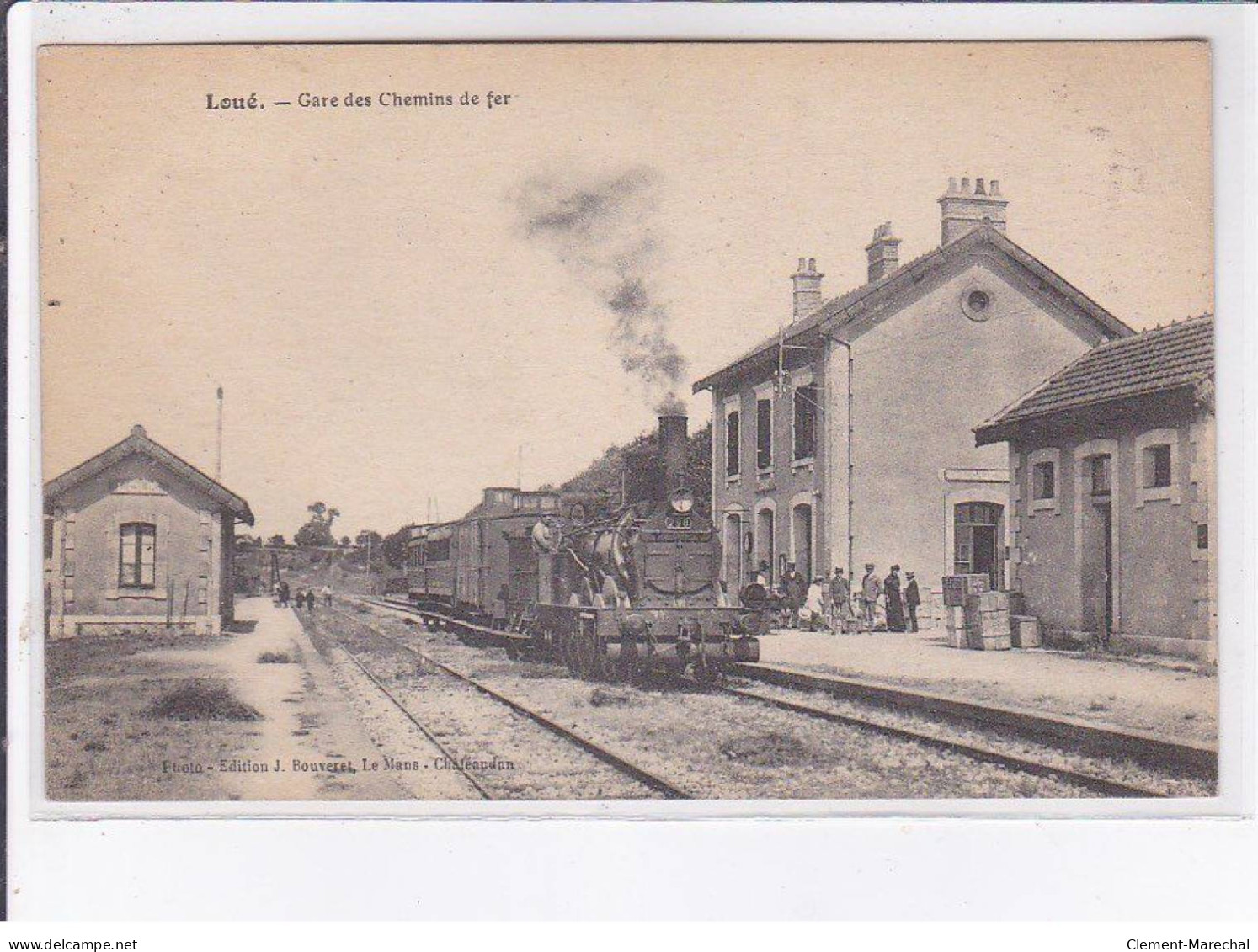 LOUE: Gare Des Chemins De Fer - Très Bon état - Loue