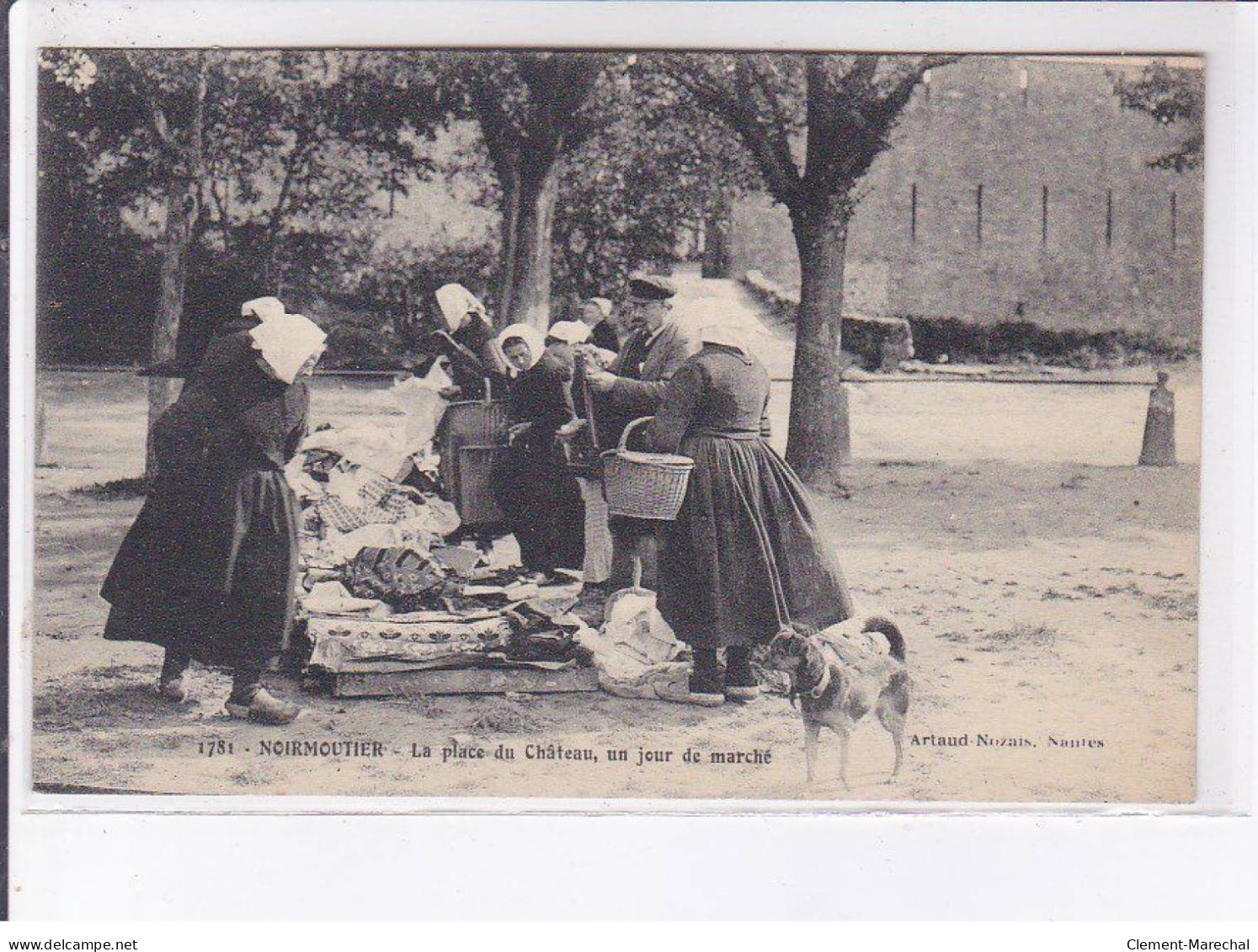 NOIRMOUTIER: La Place Du Château, Un Jour De Marché - Très Bon état - Noirmoutier