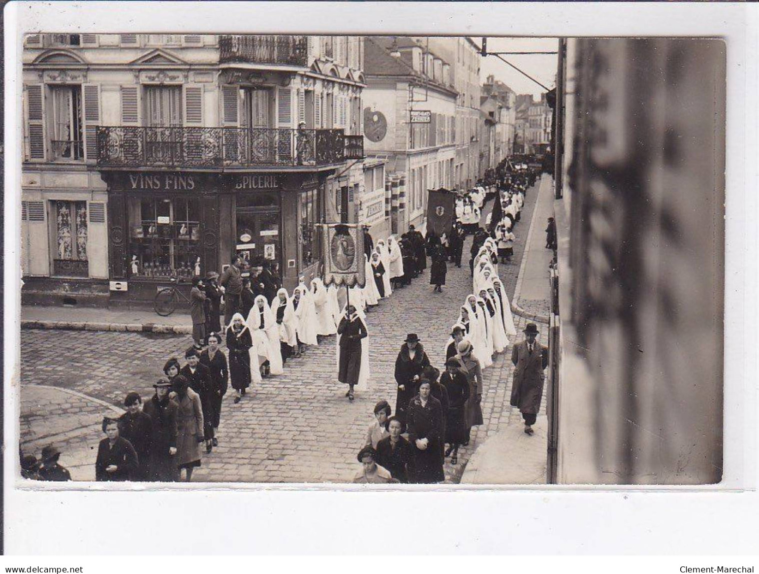 FONTAINEBLEAU: Vins Fins, Procession De La Dame Jeanne Rue Béranger - Très Bon état - Fontainebleau