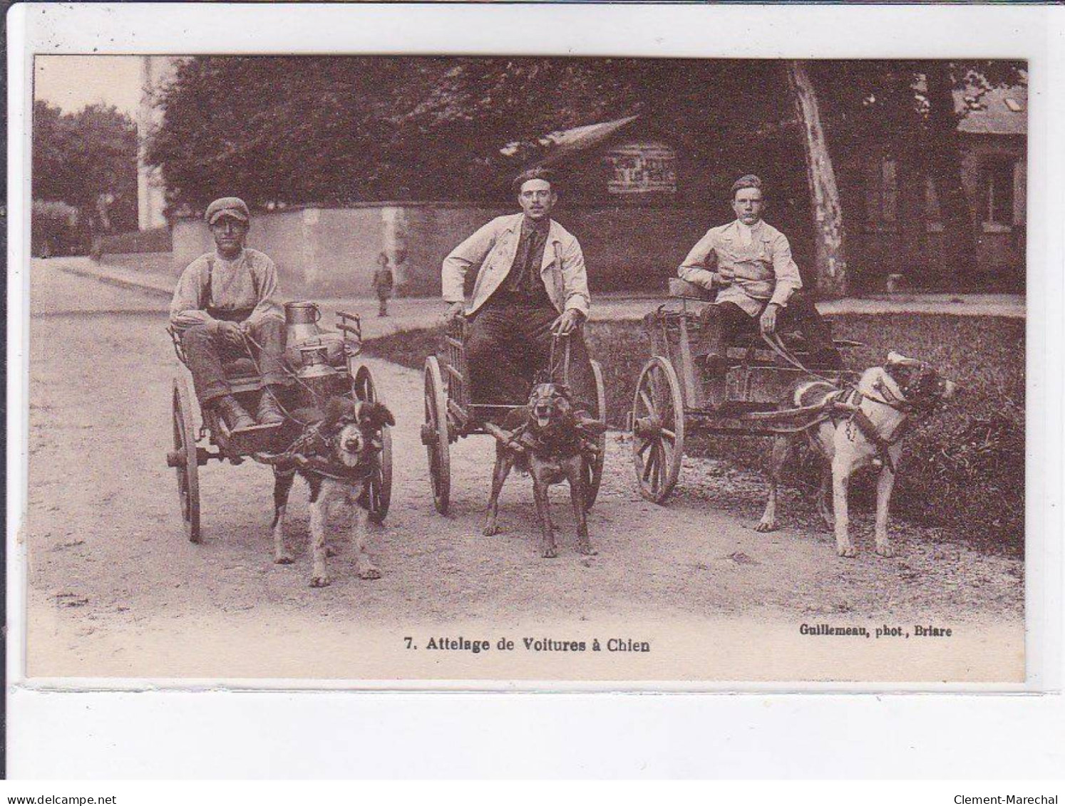 BRIARE: Attelage De Voitures à Chien - Très Bon état - Andere & Zonder Classificatie