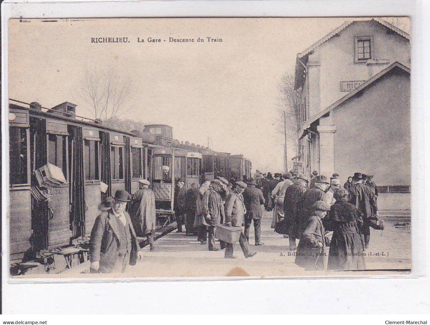 RICHELIEU: La Gare, Descente Du Train - Très Bon état - Altri & Non Classificati