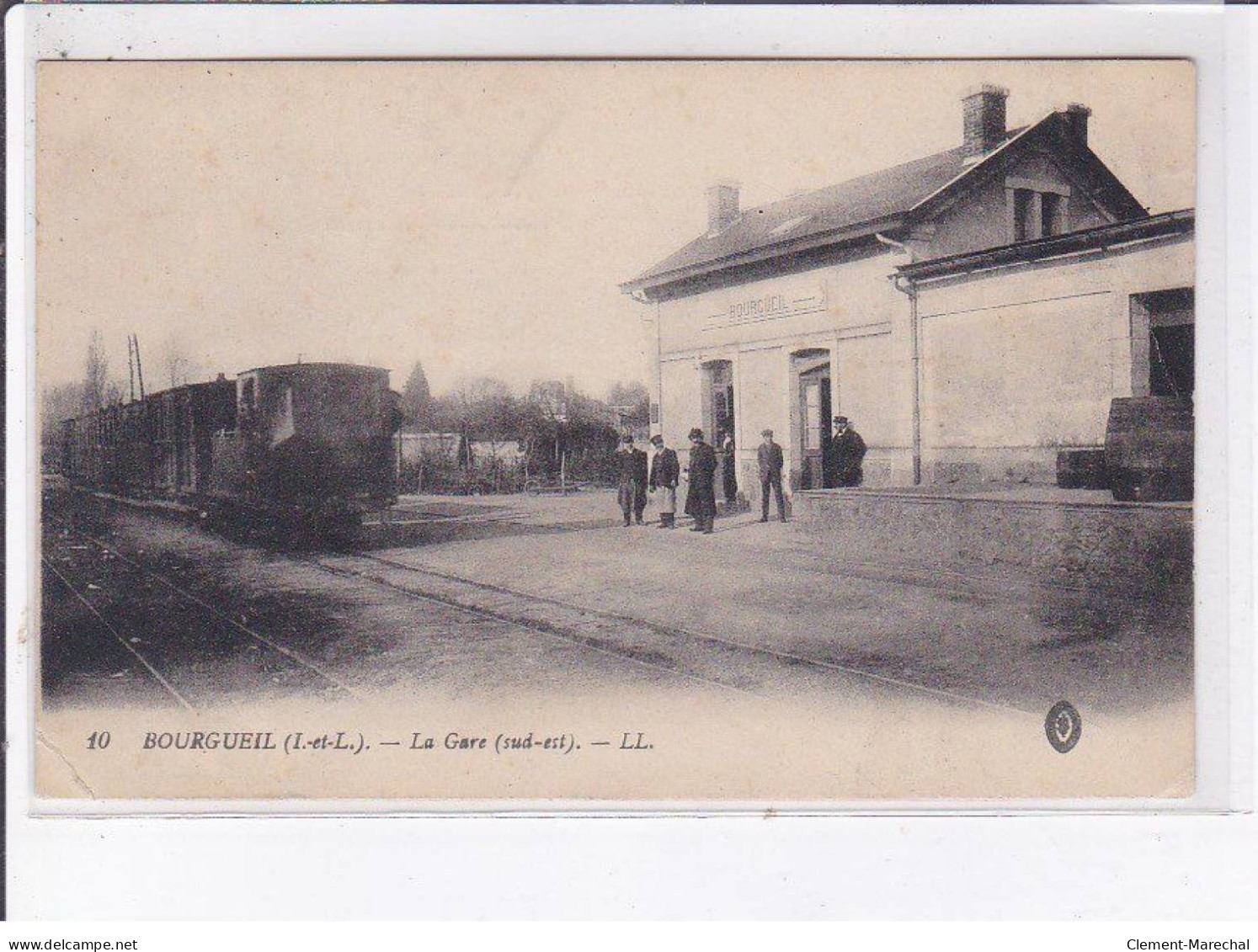 BOURGUEUIL: La Gare - état - Altri & Non Classificati