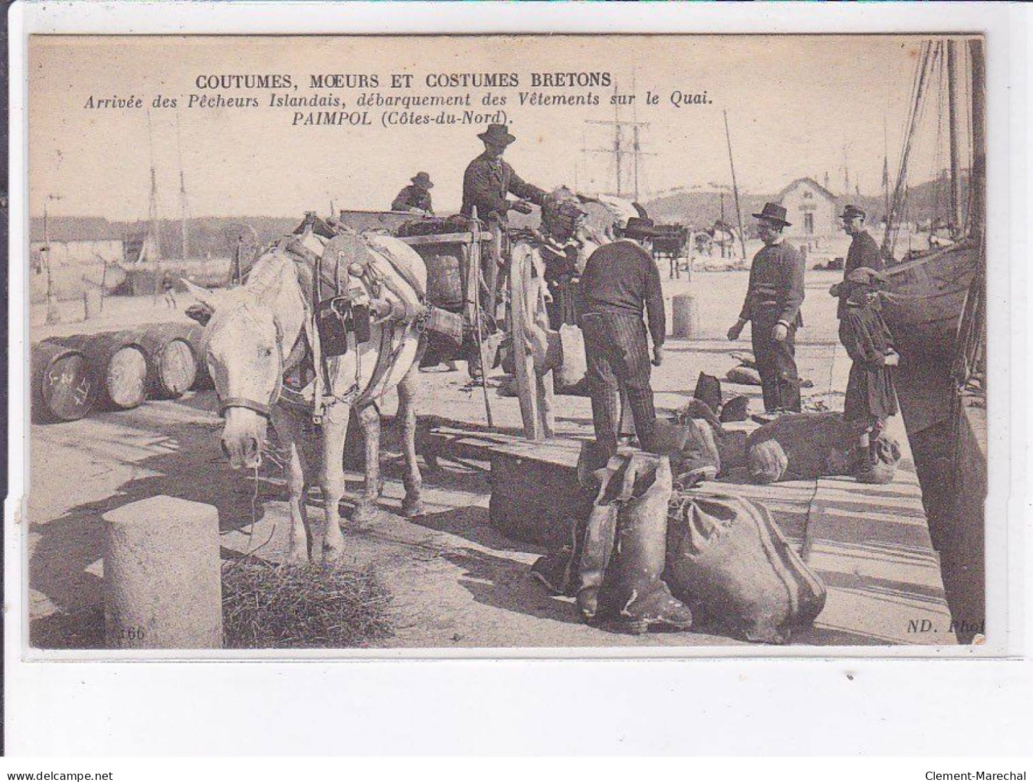 PAIMPOL: Arrivée Des Pêcheurs Islandais, Débarquement Des Vêtements Sur Le Quai - Très Bon état - Paimpol