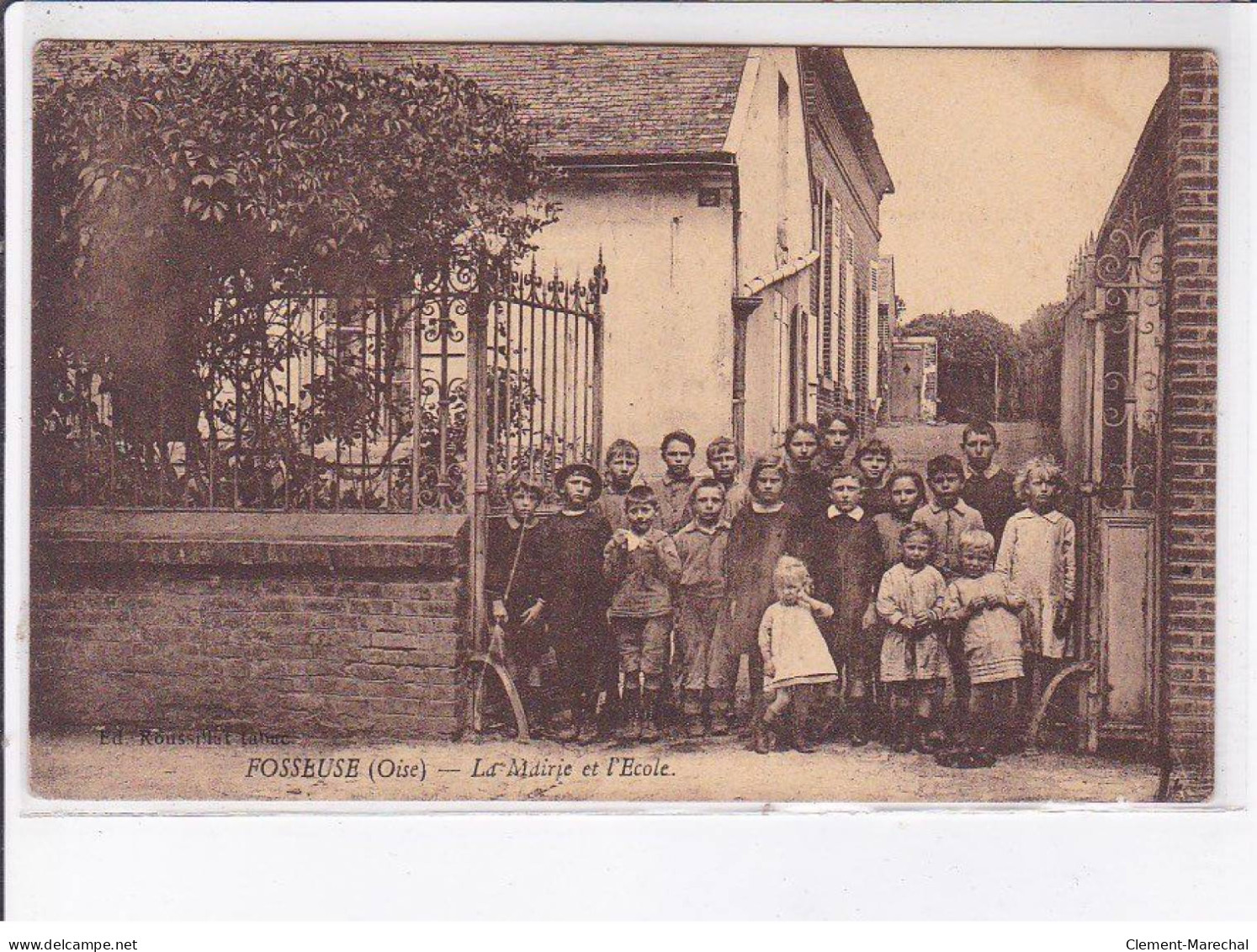 FOSSEUSE: La Mairie Et L'école - Très Bon état - Andere & Zonder Classificatie